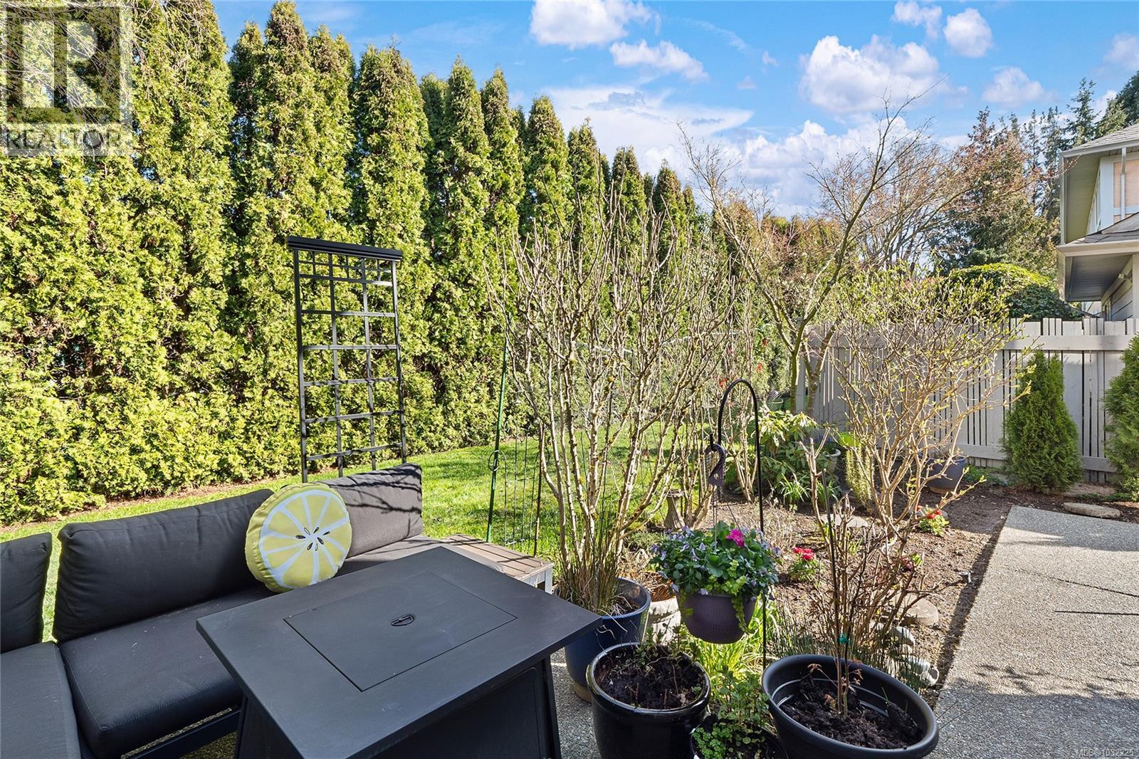 #5 1809 MCKENZIE AVE - 37