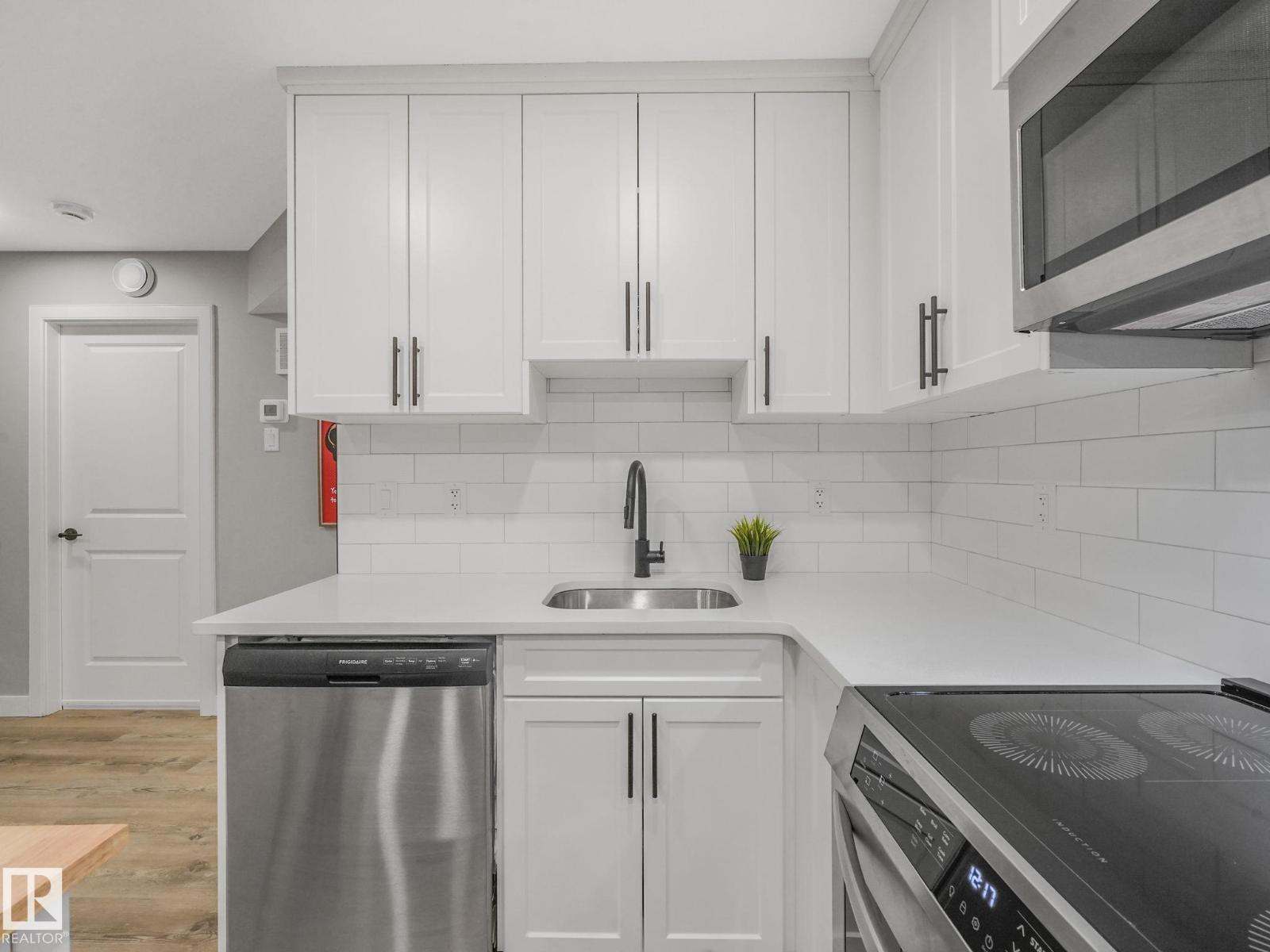 22139 80 AV NW - 51