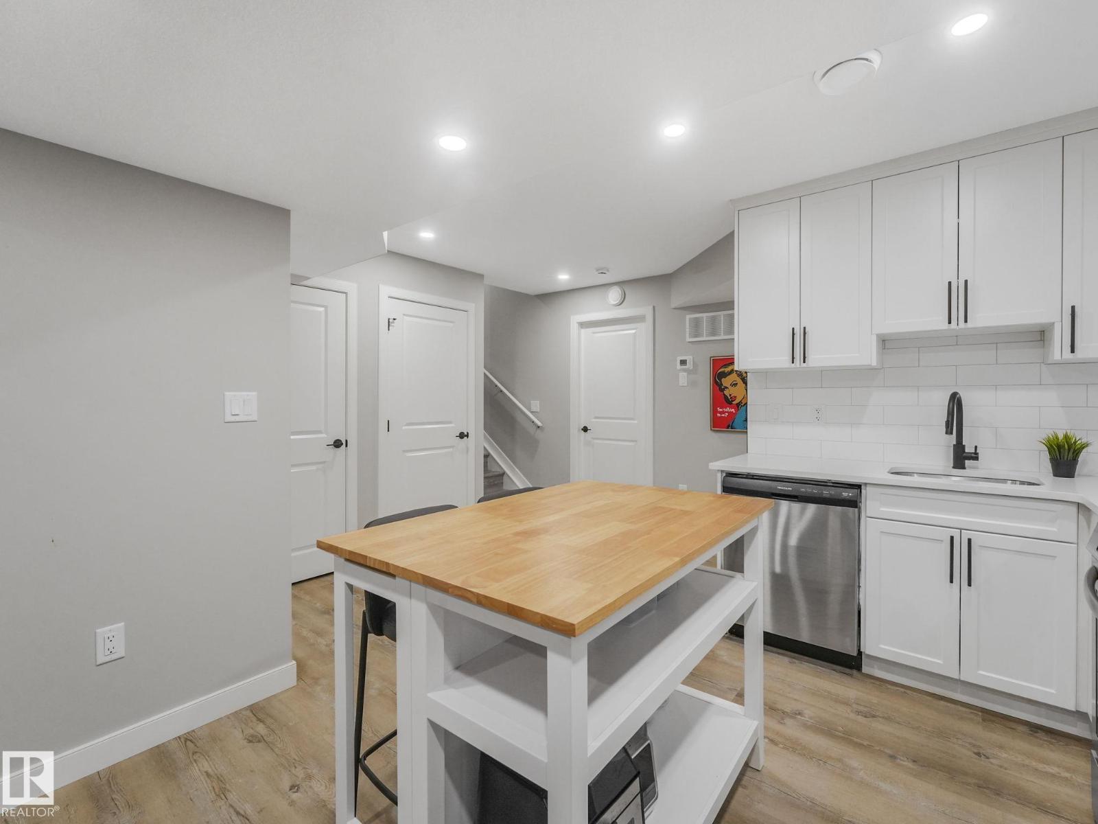 22139 80 AV NW - 54