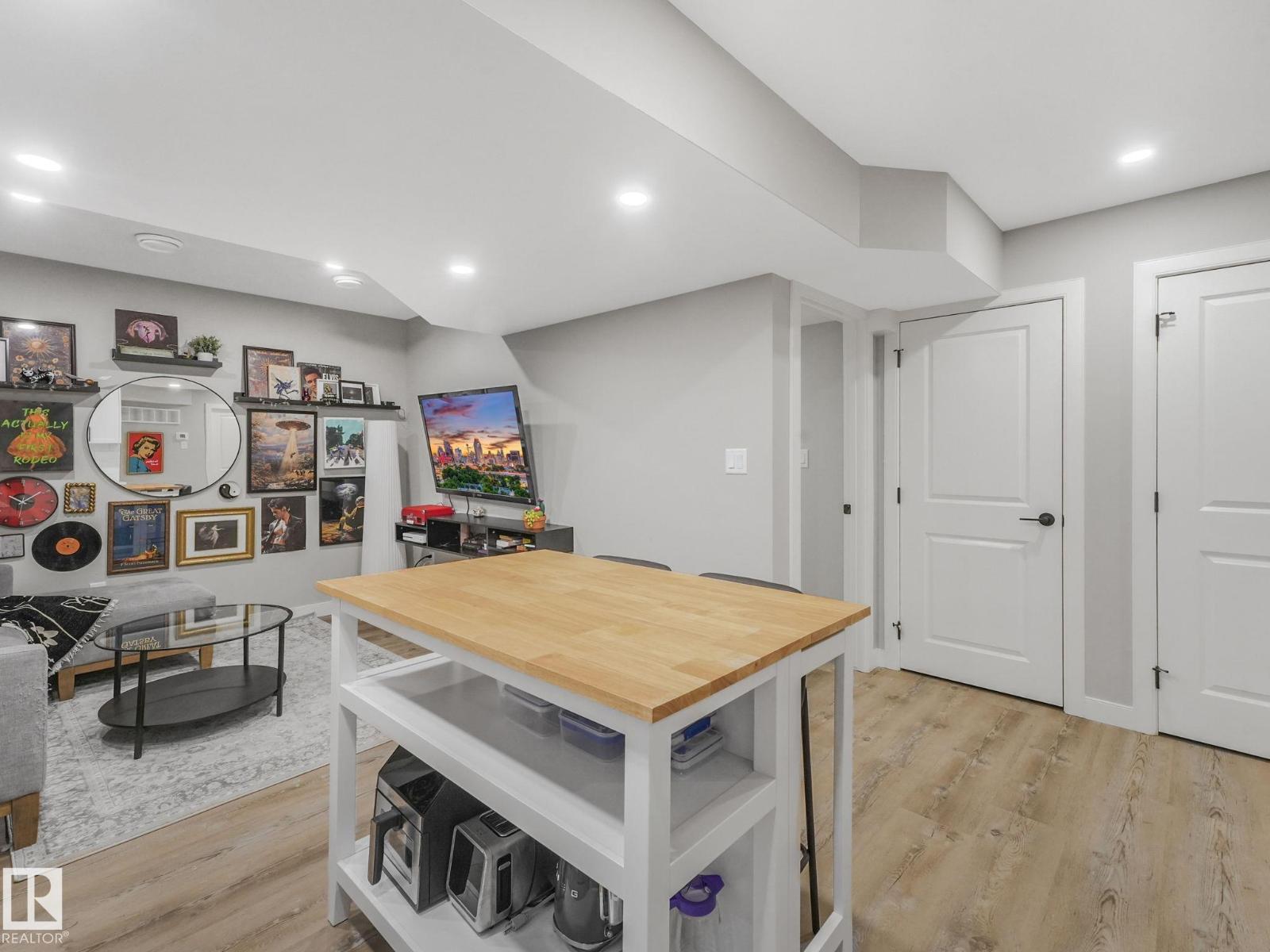 22139 80 AV NW - 55