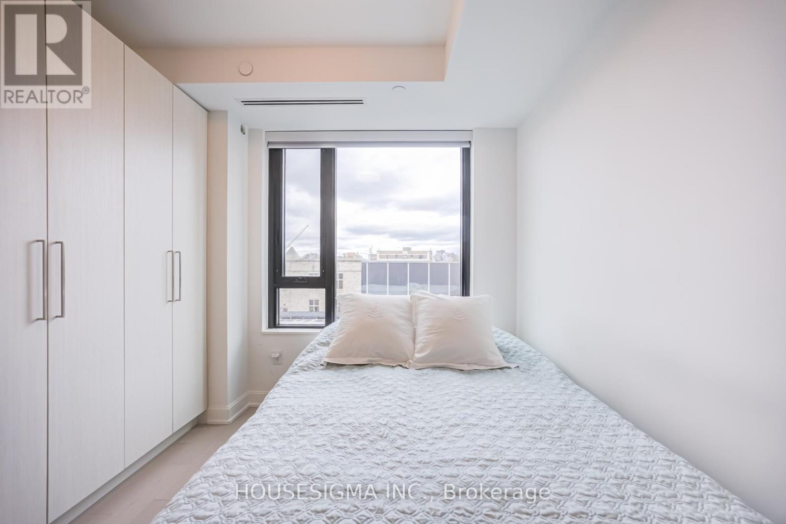 #406 1 STRATHGOWAN AVENUE - 31