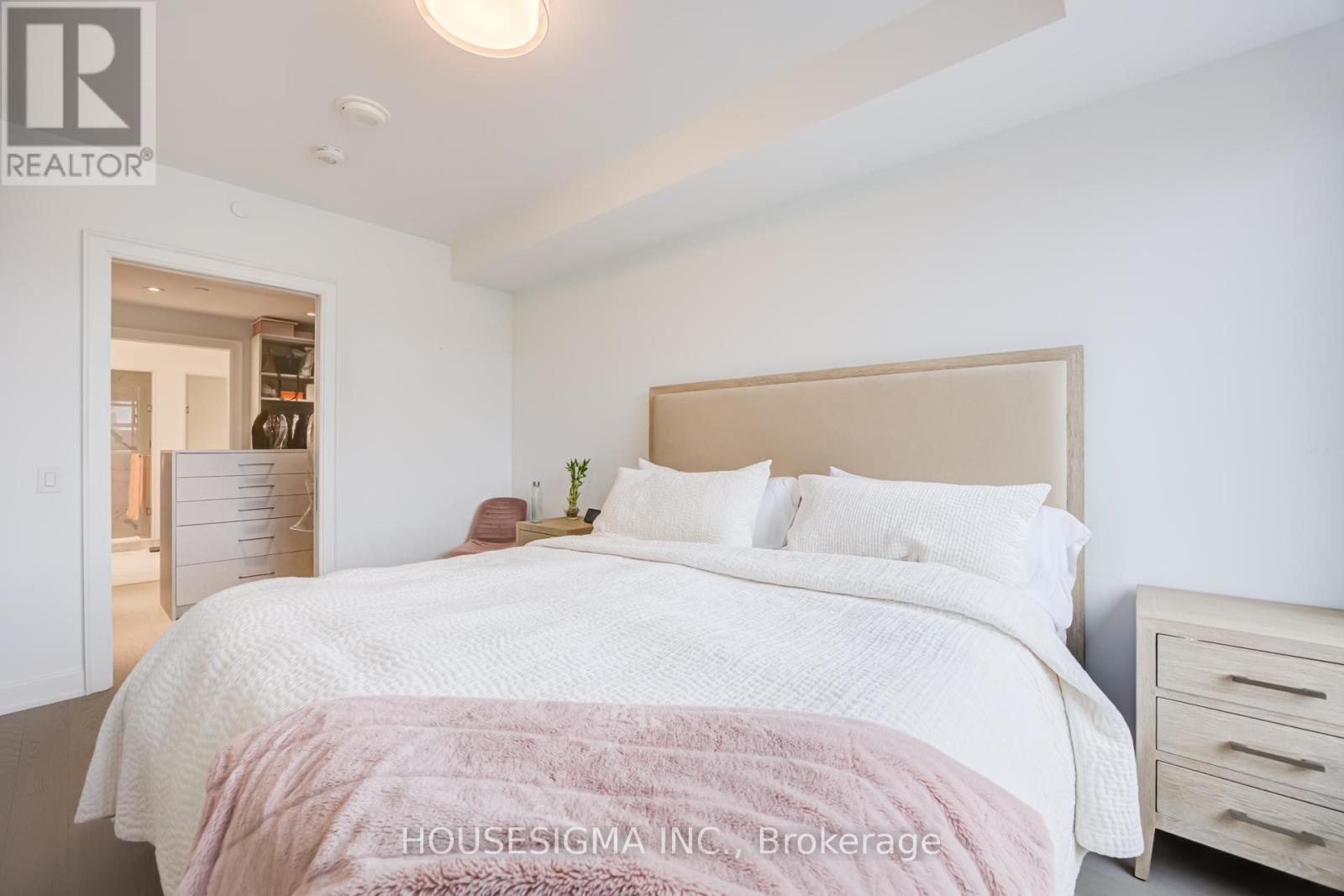 #406 1 STRATHGOWAN AVENUE - 34