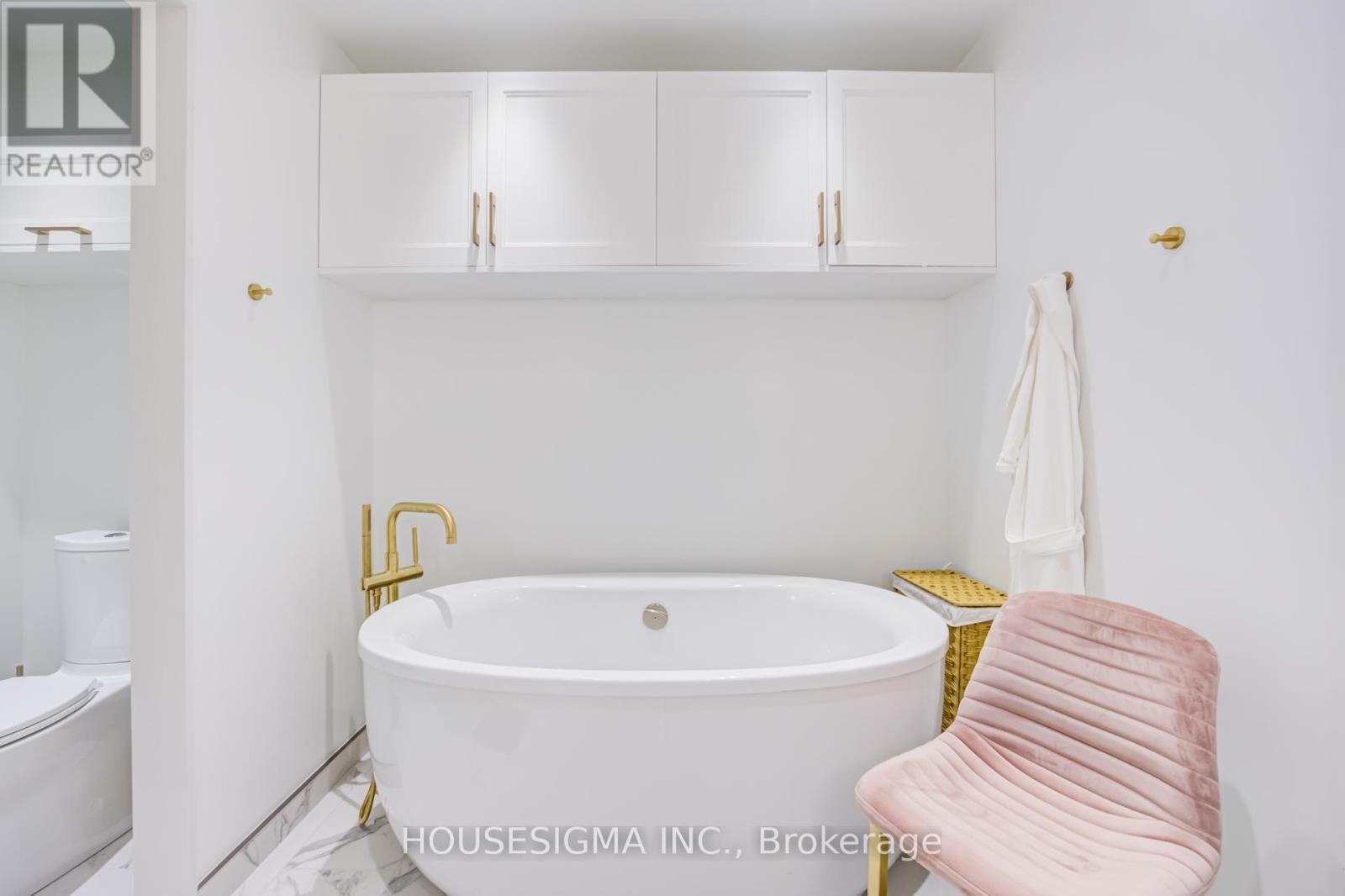 #406 1 STRATHGOWAN AVENUE - 39