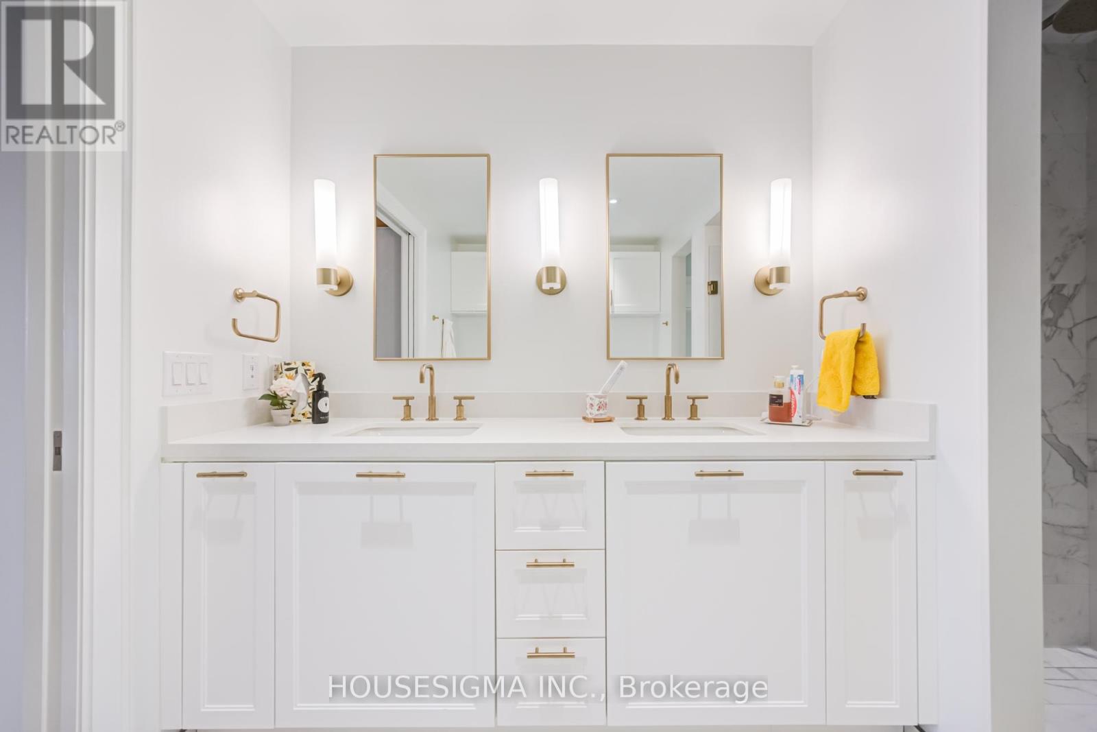 #406 1 STRATHGOWAN AVENUE - 40