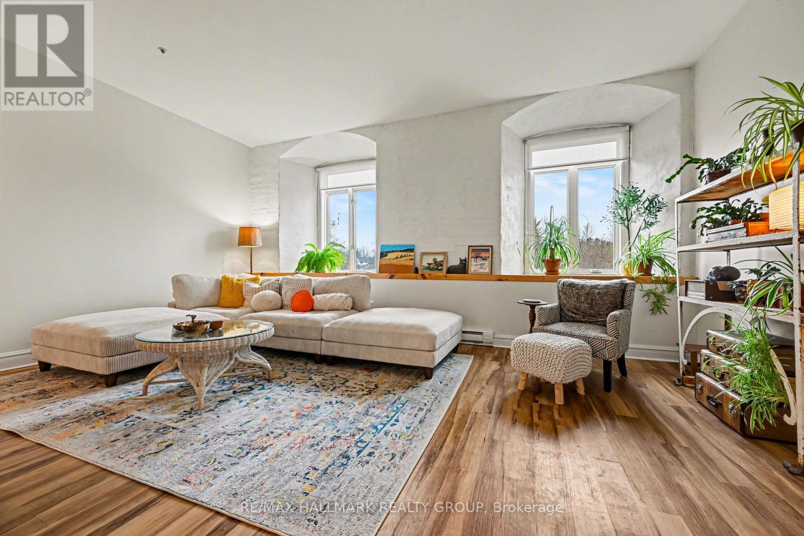 #206 1 ROSAMOND STREET E - 10