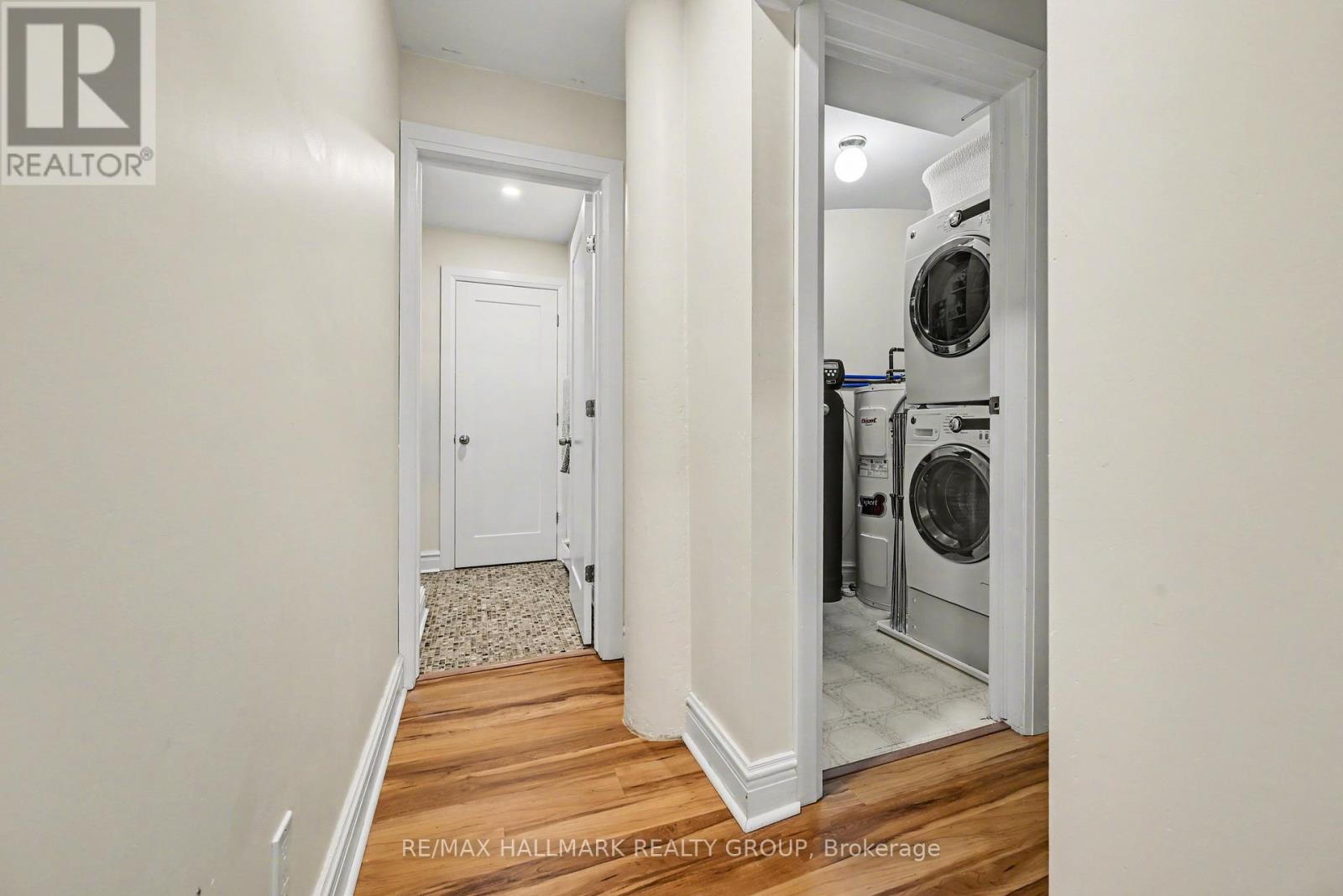 #206 1 ROSAMOND STREET E - 16