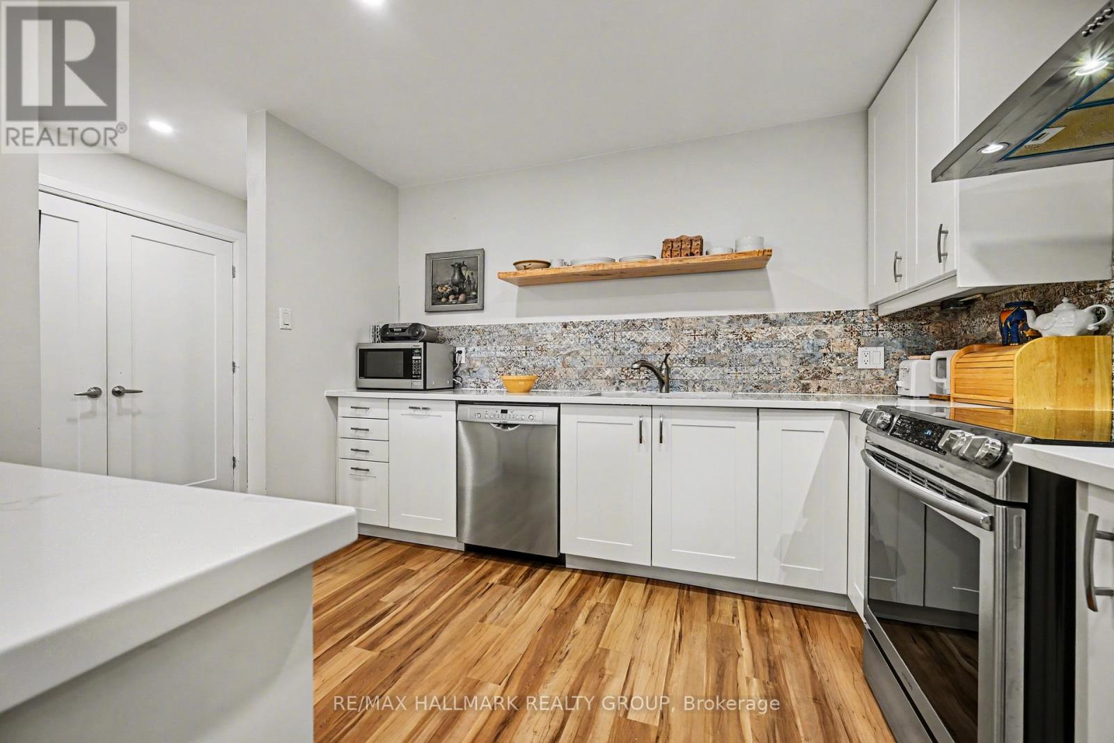 #206 1 ROSAMOND STREET E - 5