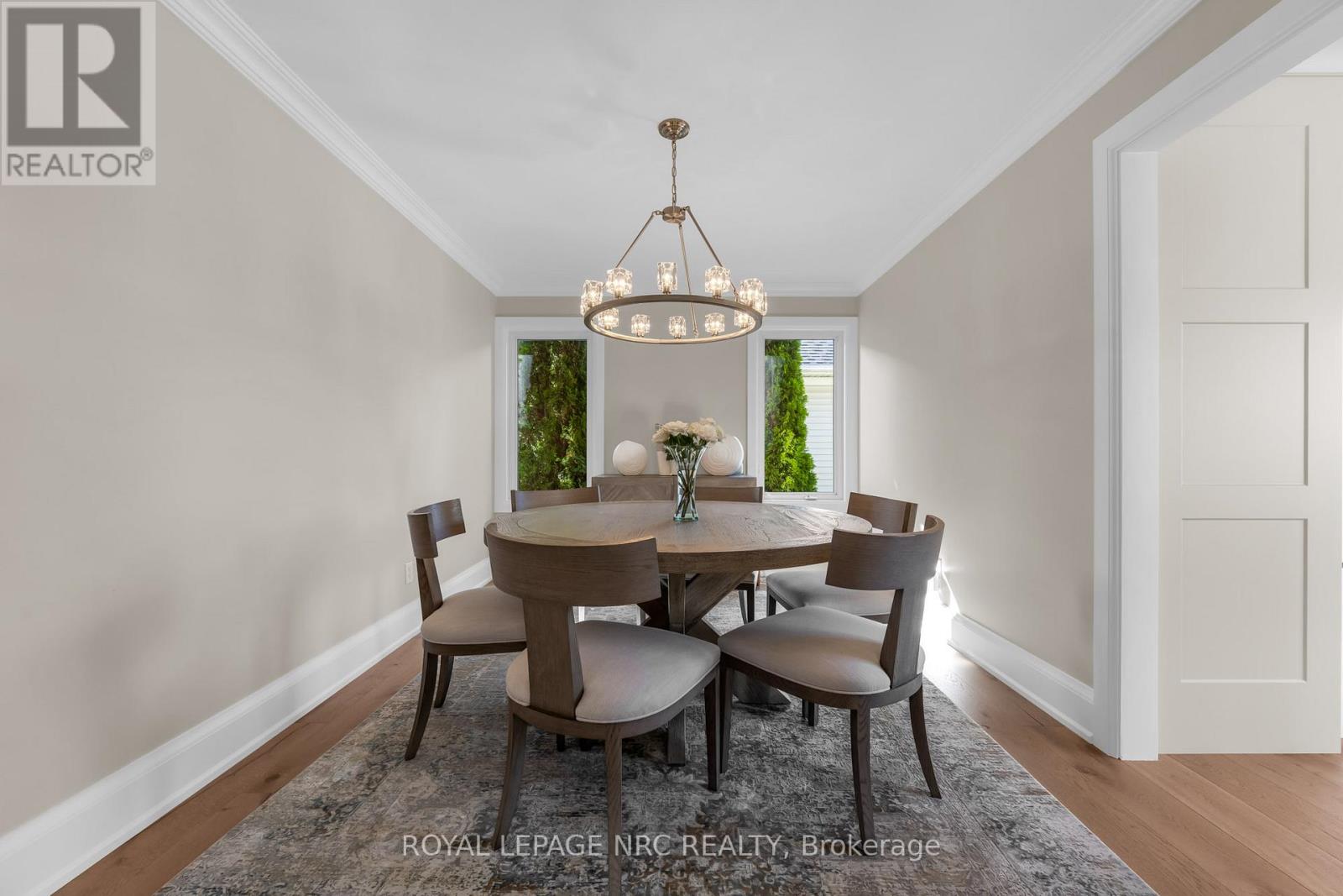 611 VICTORIA STREET - 7