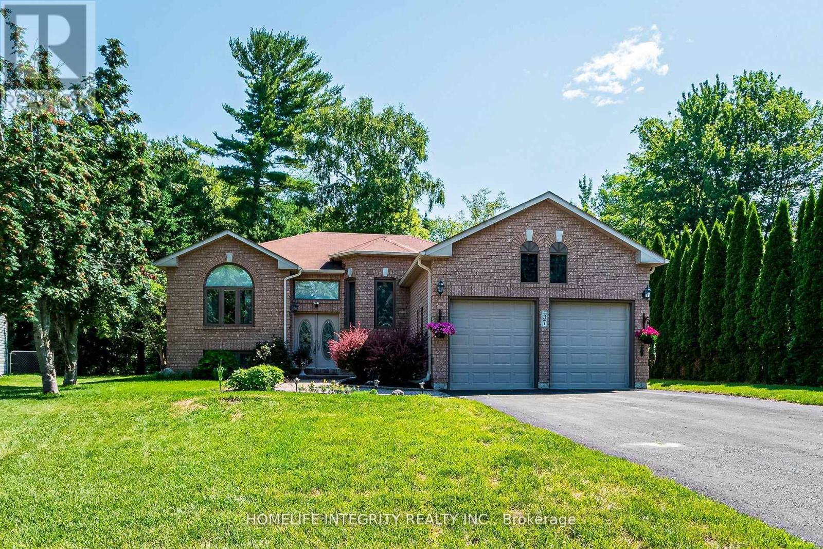 37 BROUWER CRESCENT - 1