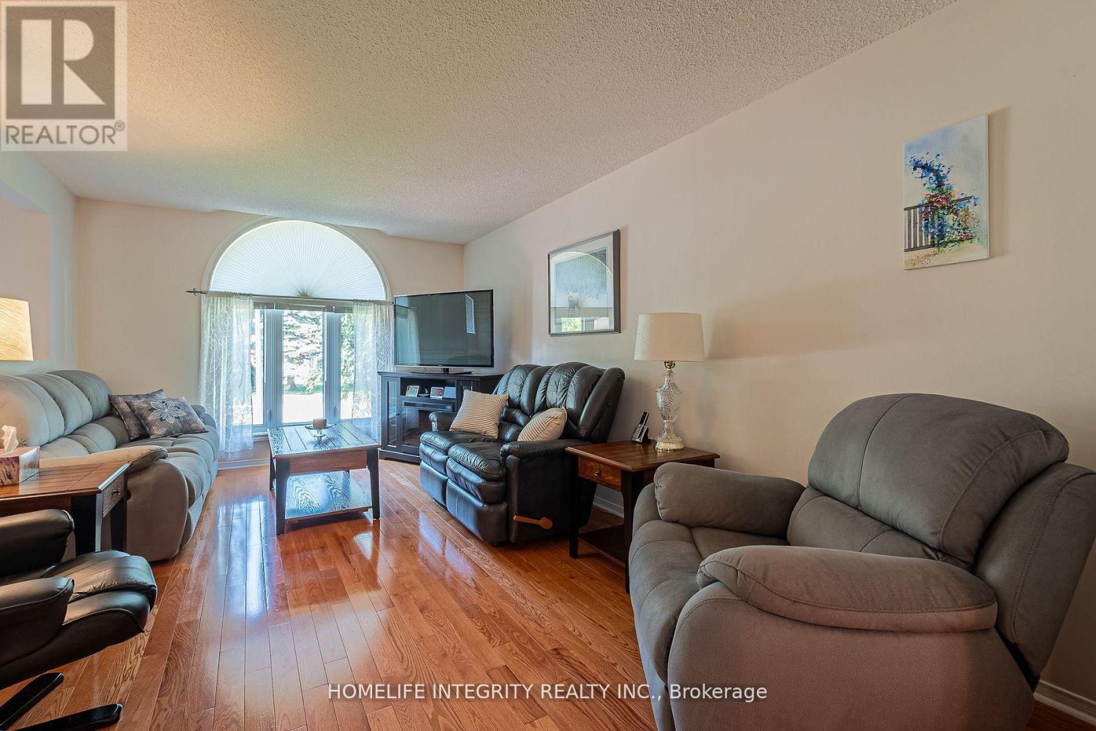 37 BROUWER CRESCENT - 10