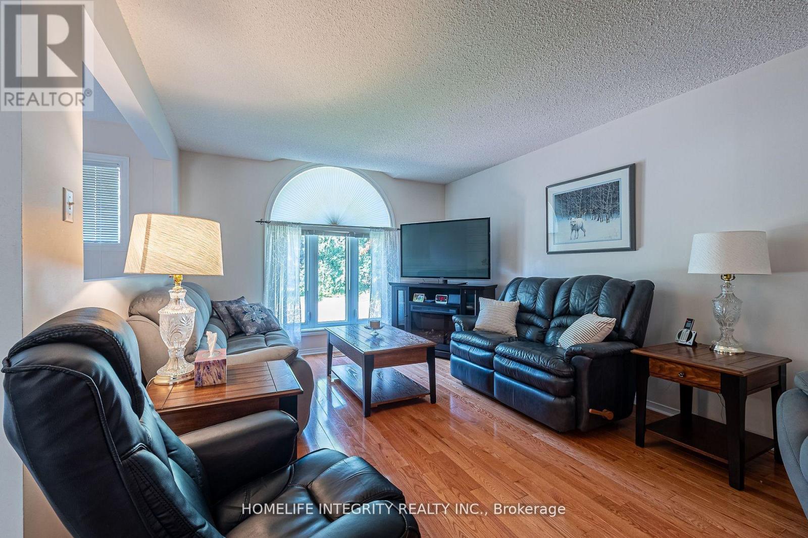 37 BROUWER CRESCENT - 11