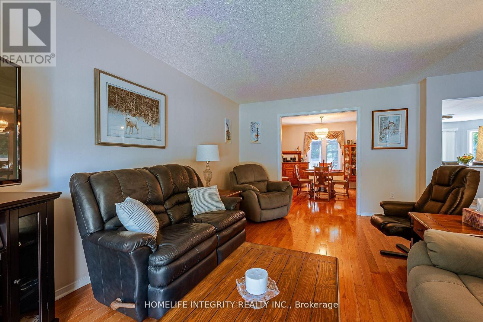 37 BROUWER CRESCENT - 12