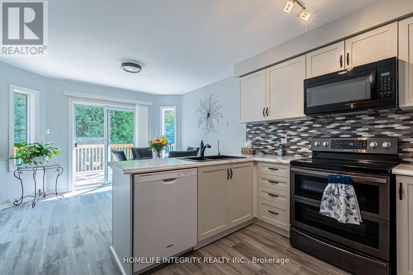 37 BROUWER CRESCENT - 15