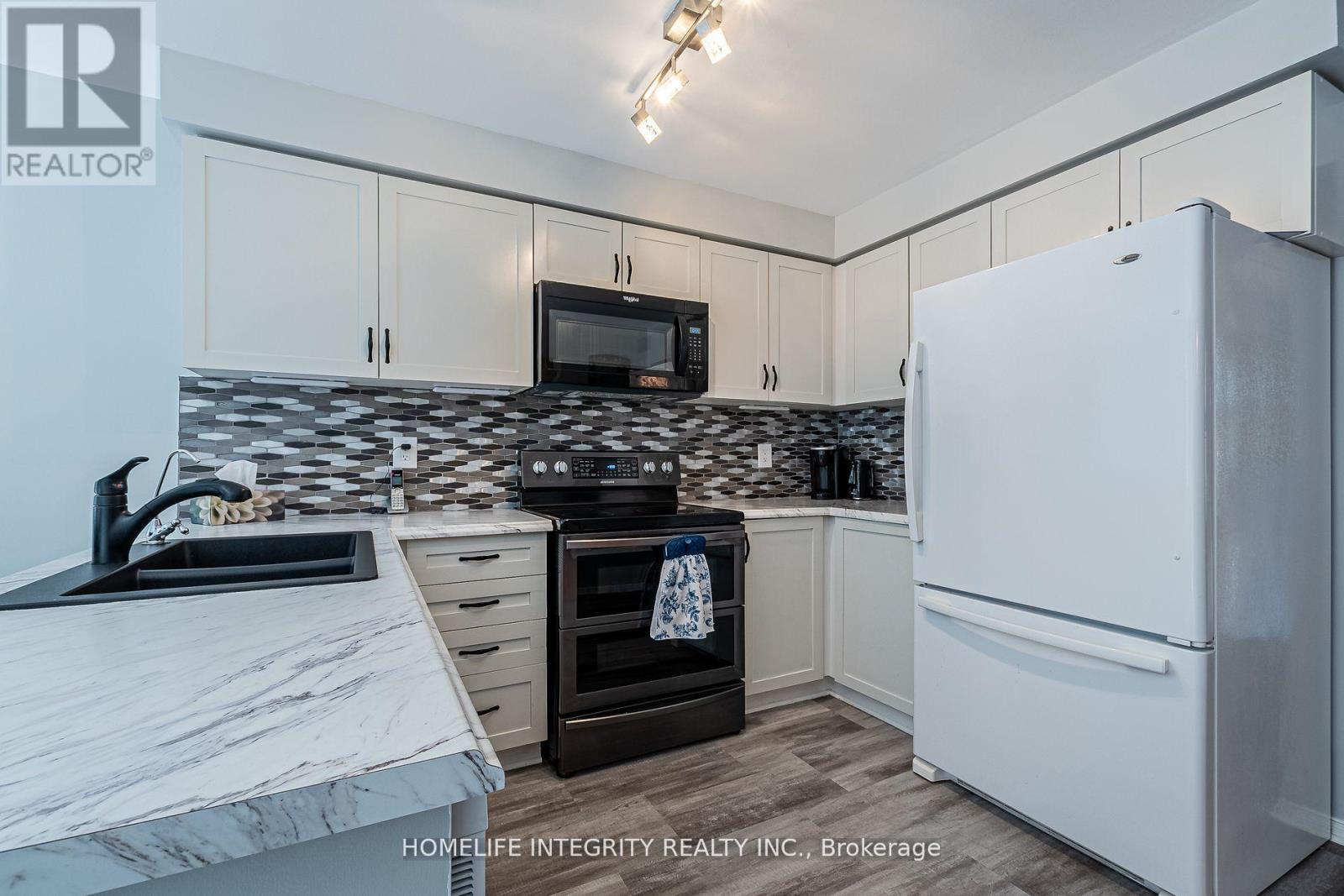 37 BROUWER CRESCENT - 16