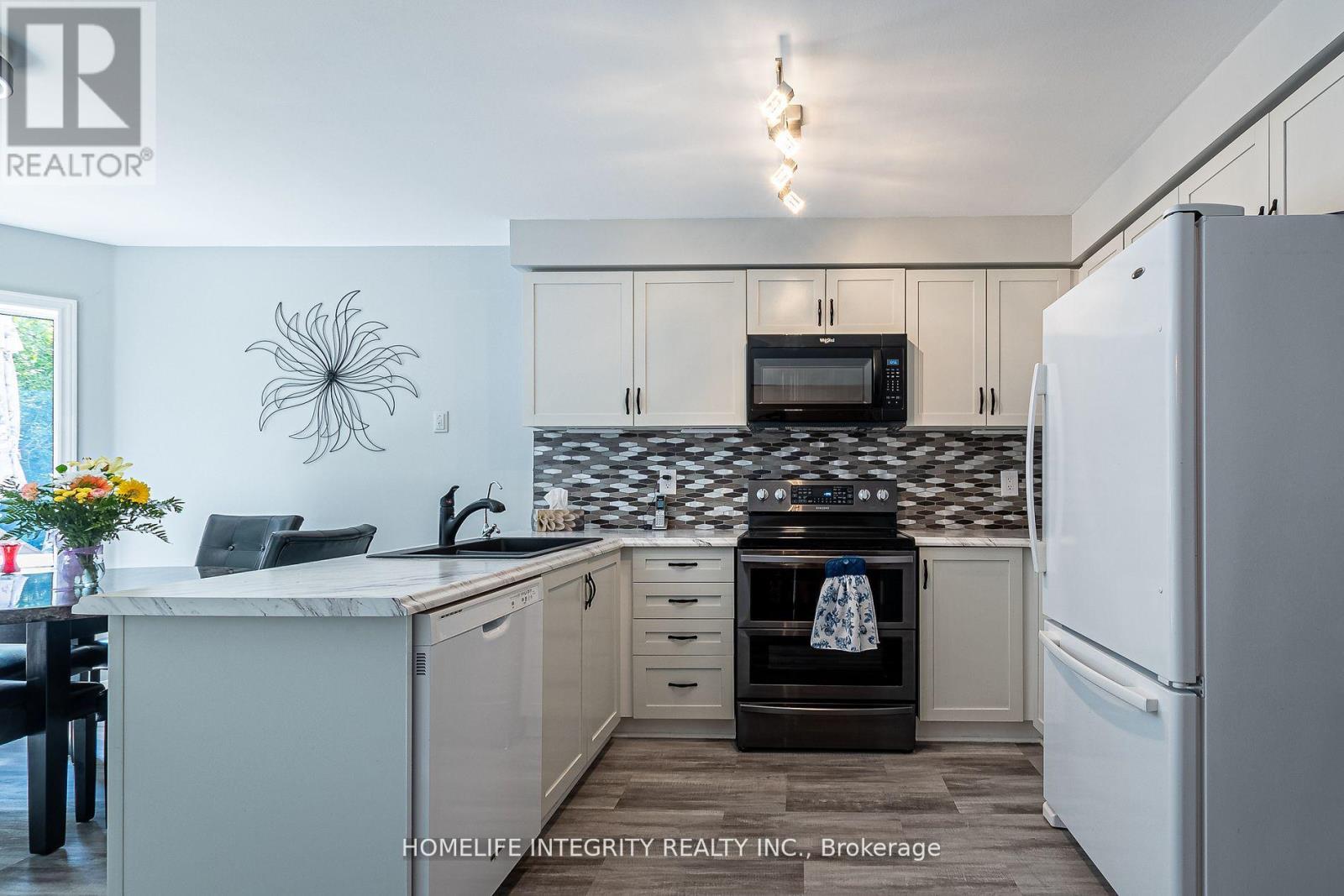 37 BROUWER CRESCENT - 17