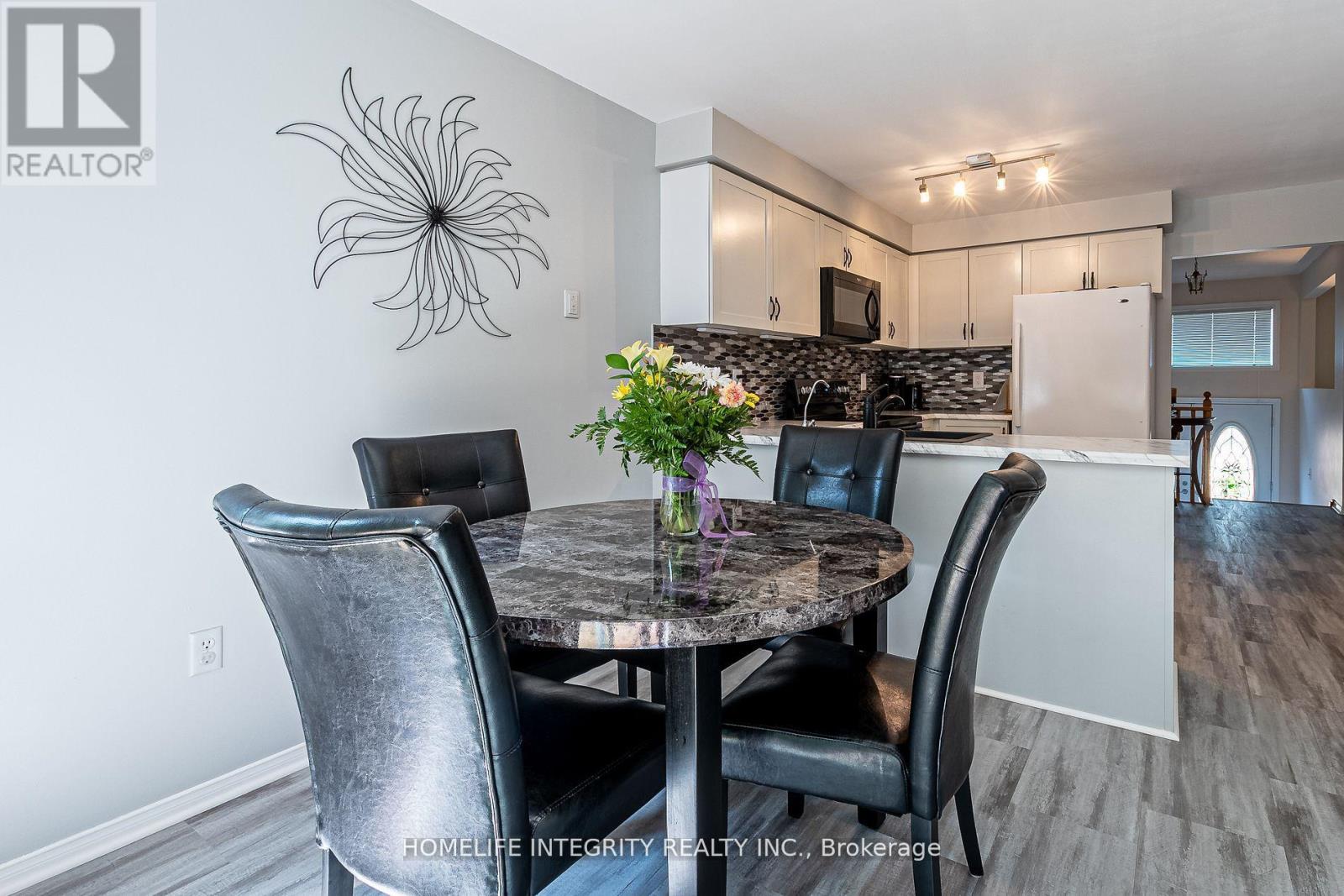 37 BROUWER CRESCENT - 19