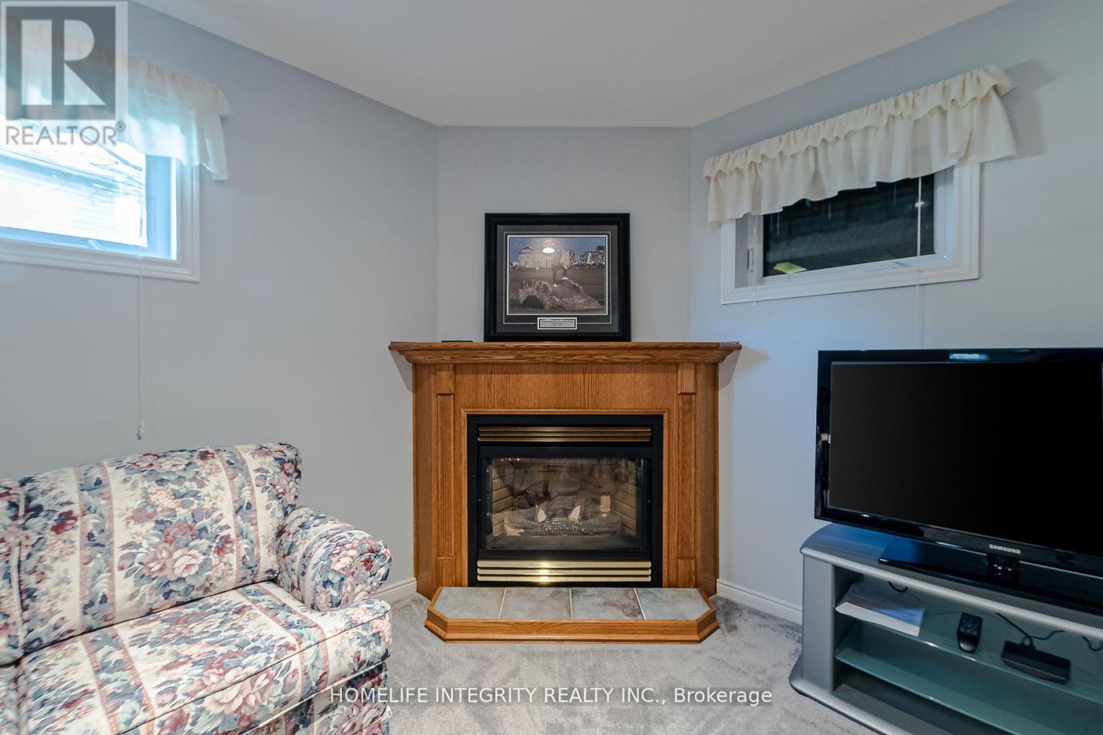 37 BROUWER CRESCENT - 28