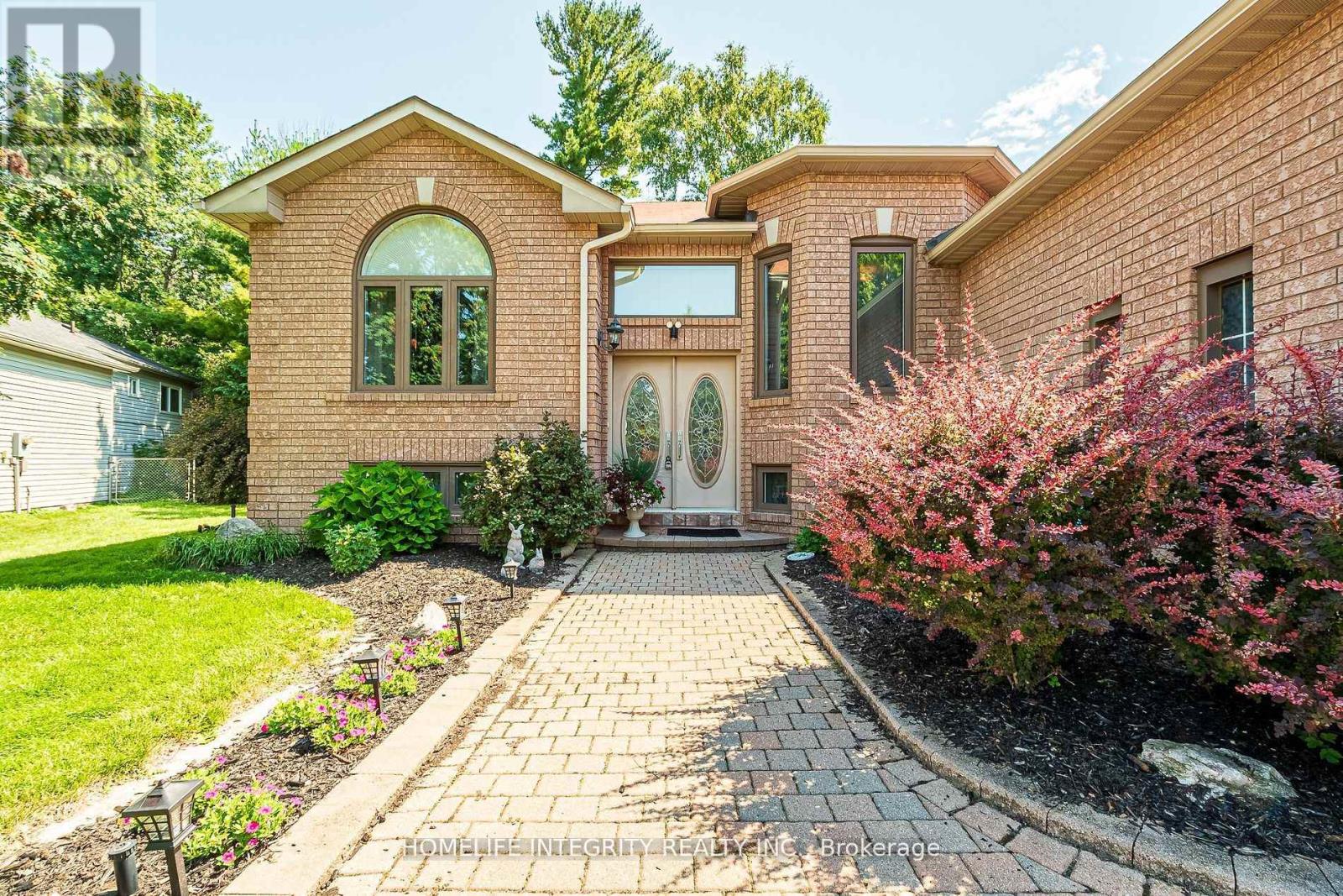 37 BROUWER CRESCENT - 3