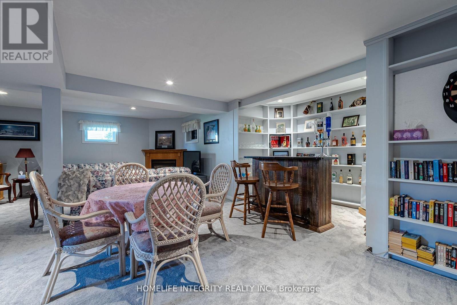 37 BROUWER CRESCENT - 32