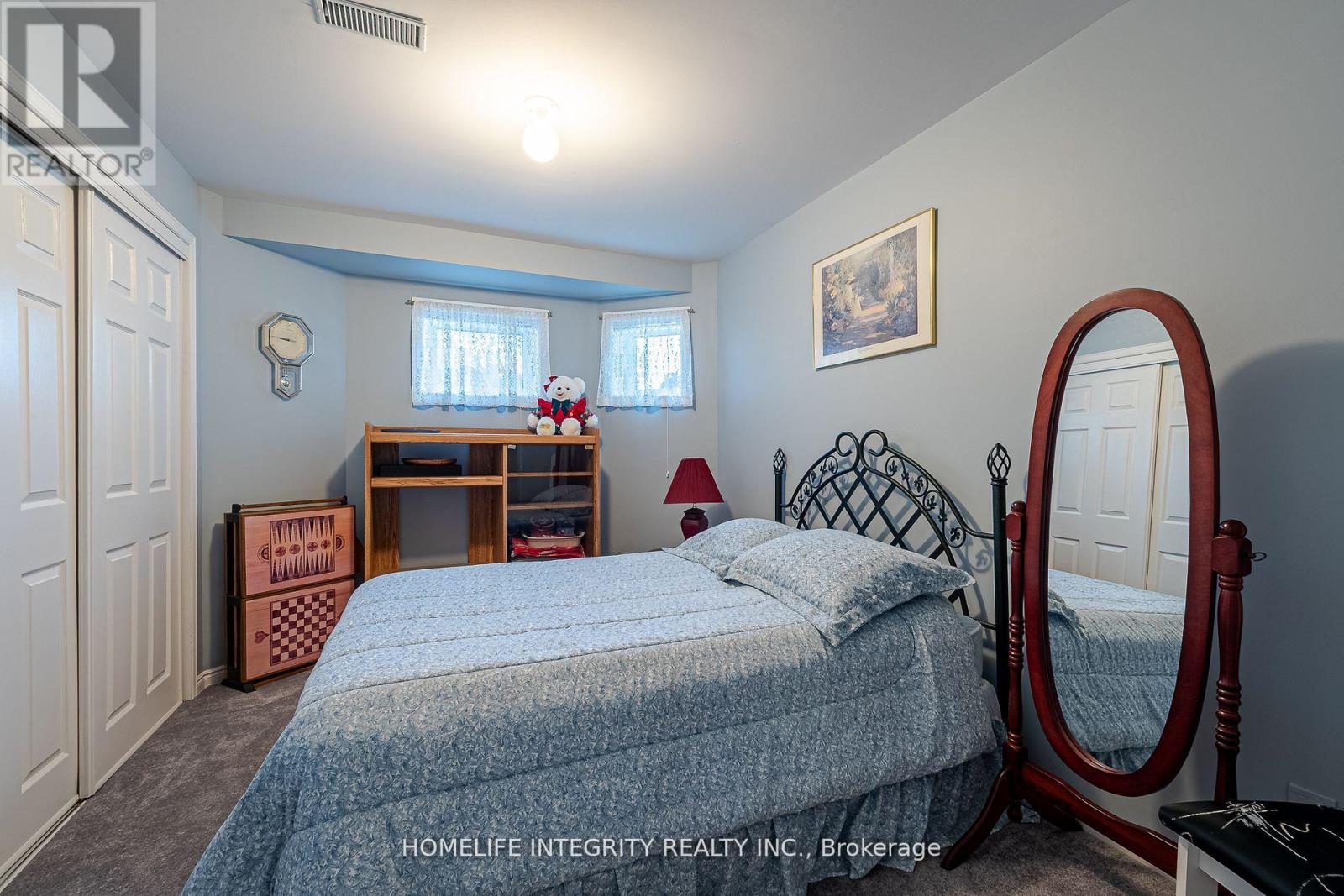37 BROUWER CRESCENT - 34