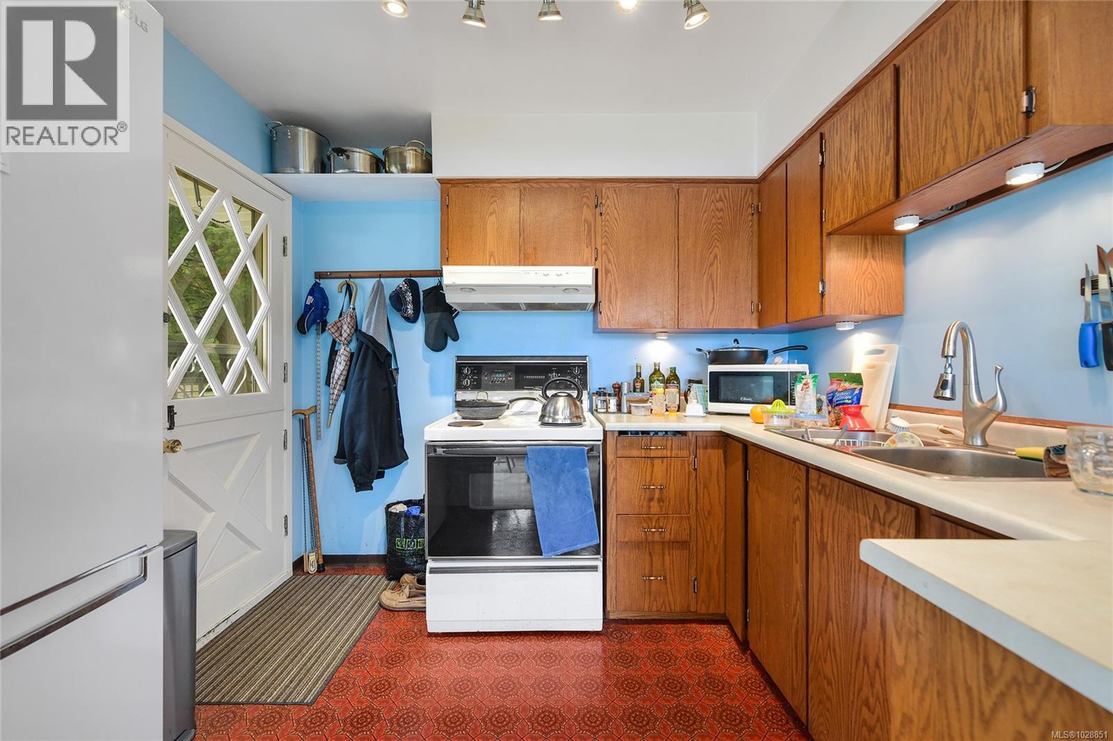 506 Arbutus Dr - 9
