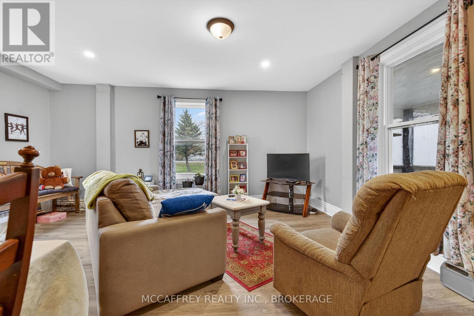 5 RAILWAY STREET - 8