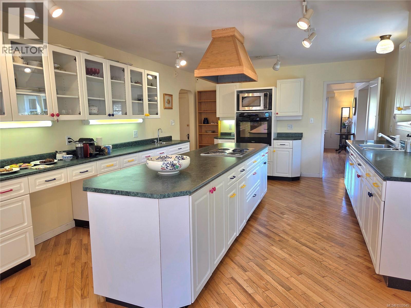  2125 HALL Road, Oak Bay