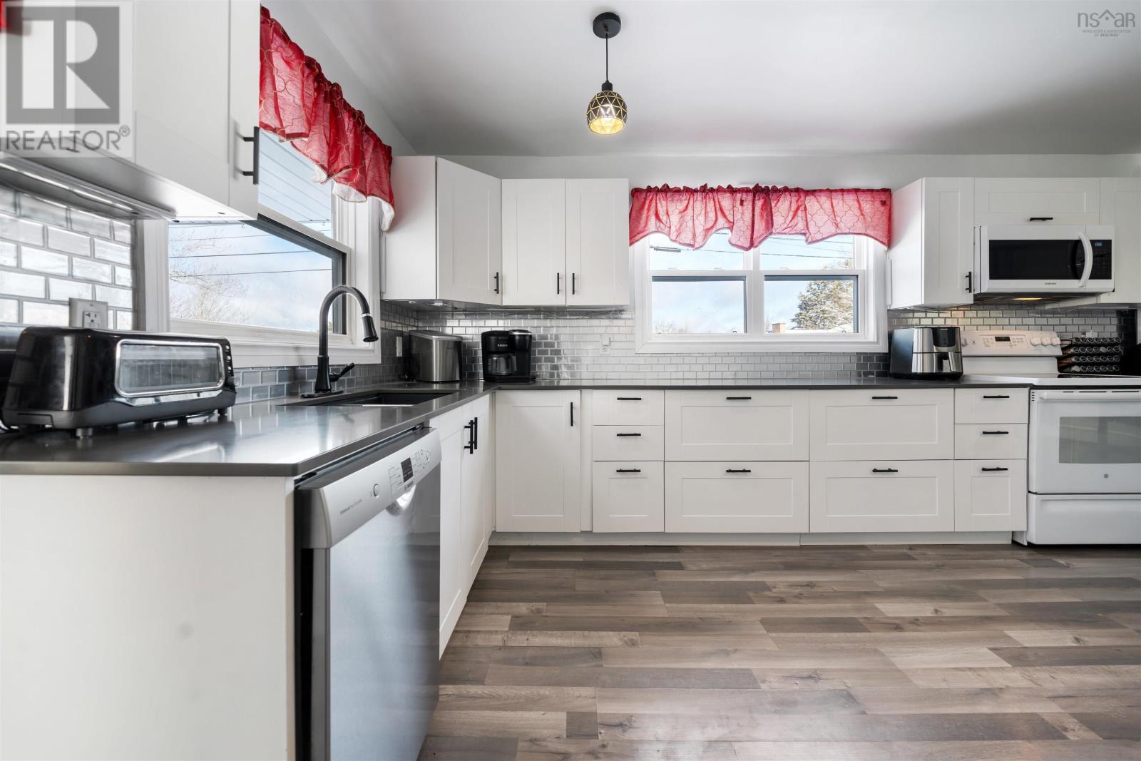 Property 14 of 48 of 8 Smith Avenue