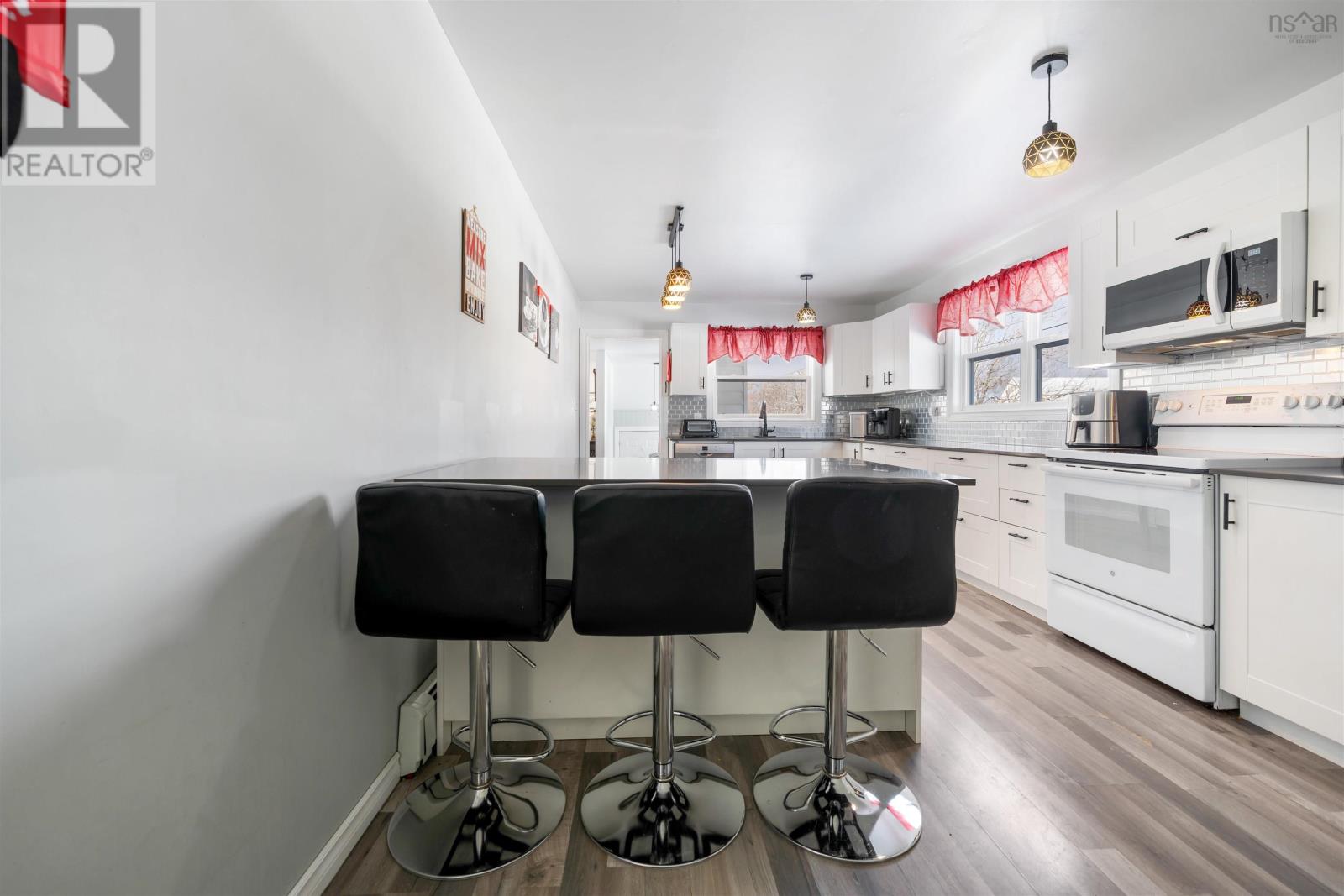 Property 21 of 48 of 8 Smith Avenue