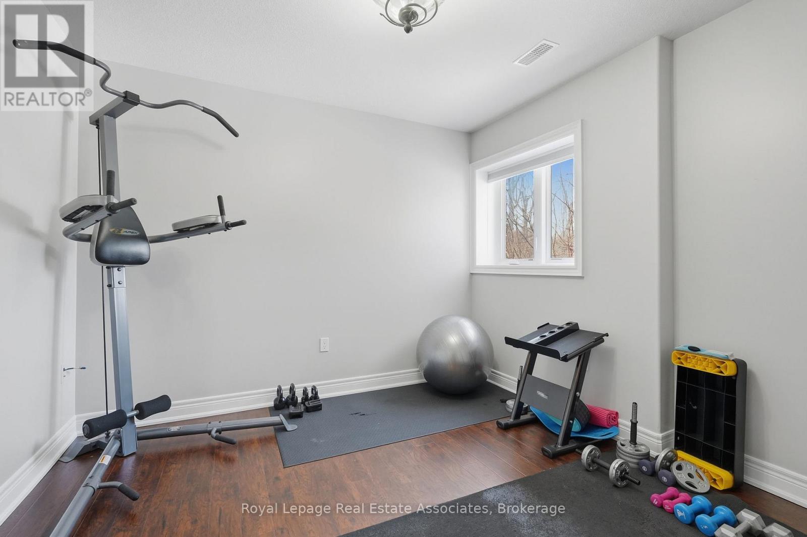 100 CHESSWOOD TRAIL - 34