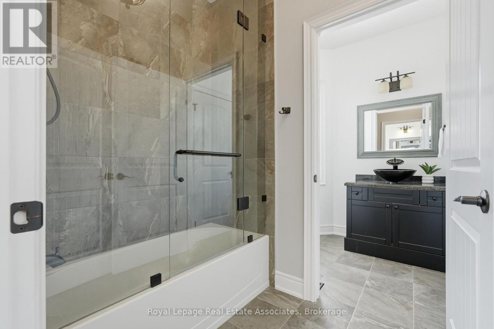 100 CHESSWOOD TRAIL - 21