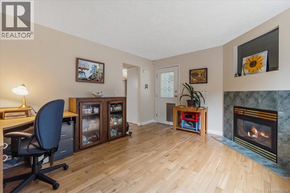 751 Dogwood Rd - 6