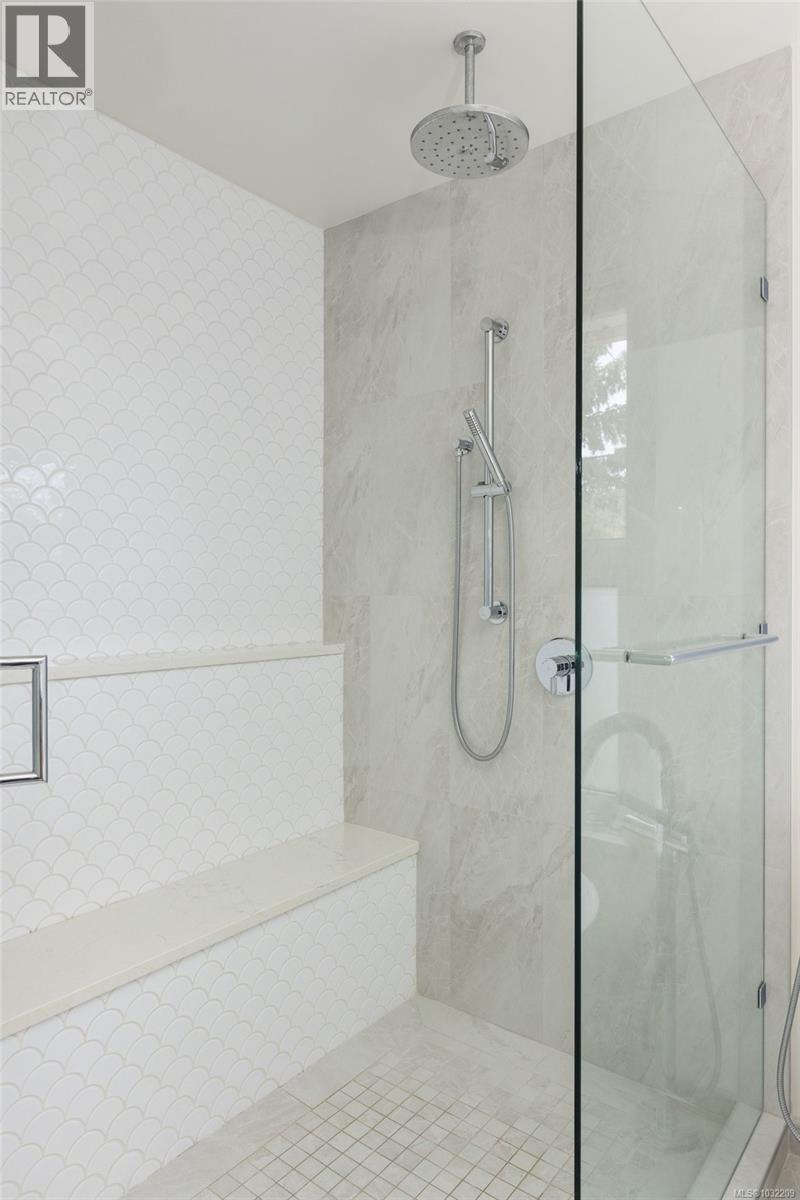 2446 TWIN VIEW DR - 22