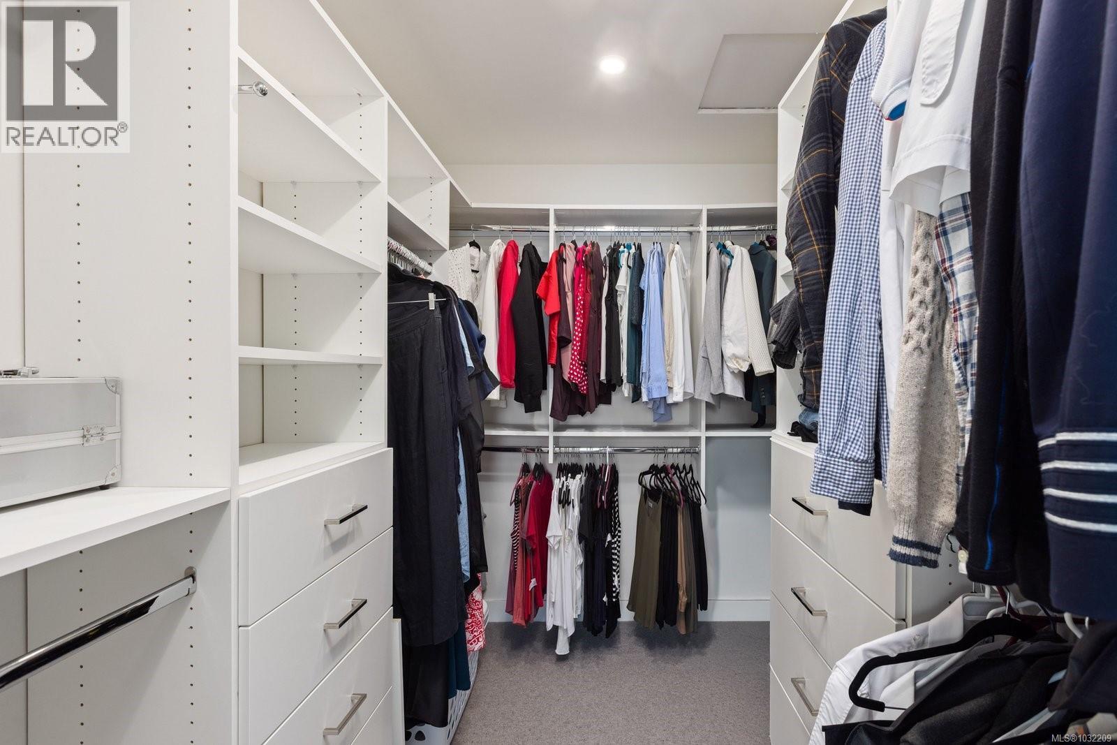 2446 TWIN VIEW DR - 23