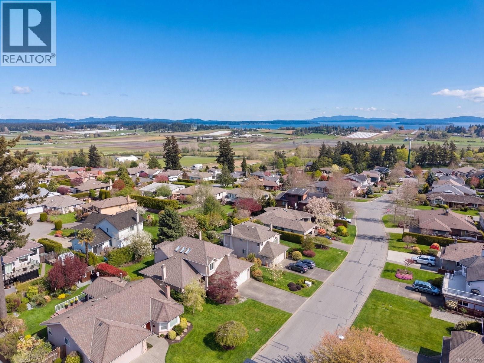 2446 TWIN VIEW DR - 40