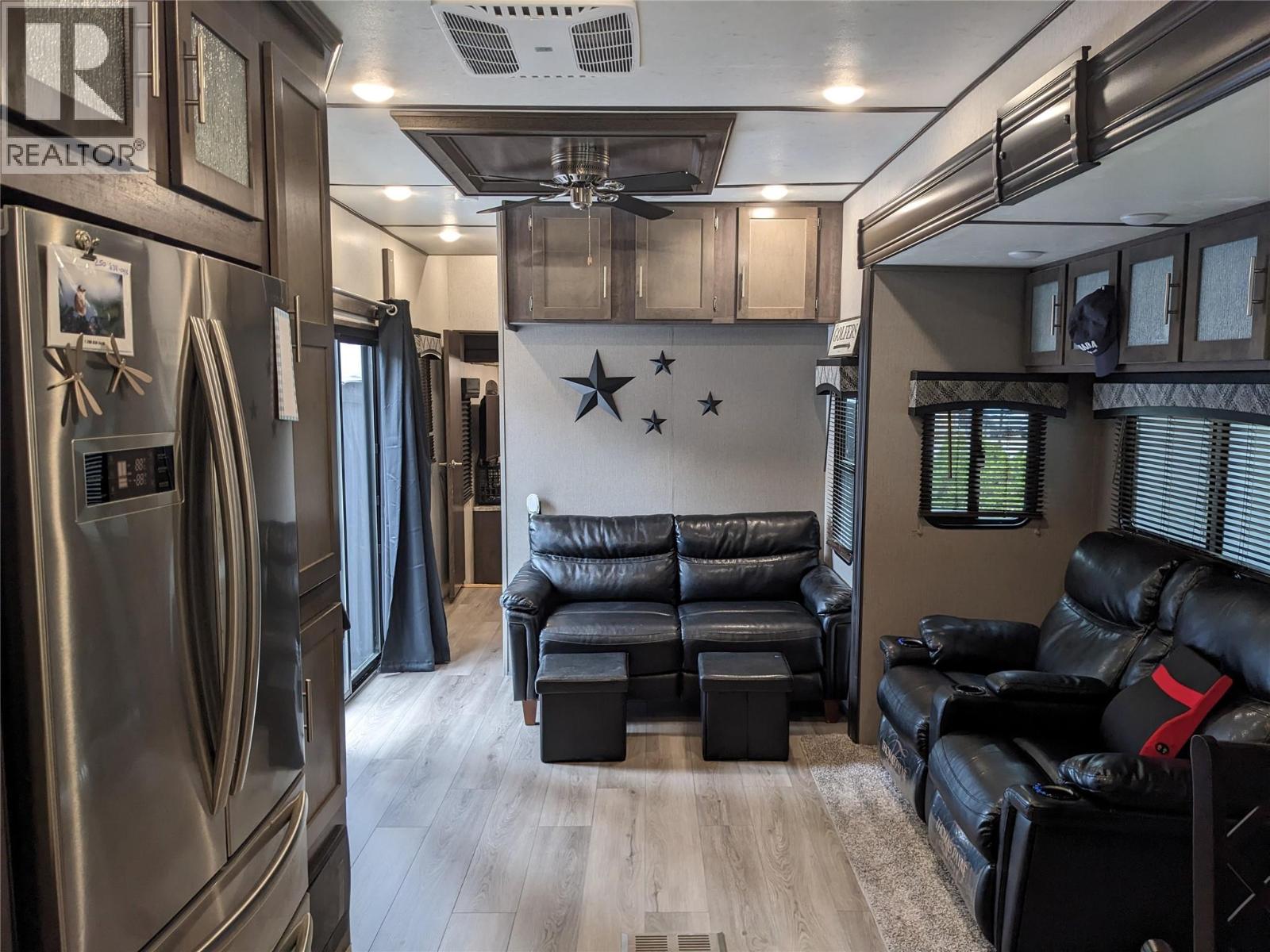 #55 3303 MABEL LAKE ROAD - 25