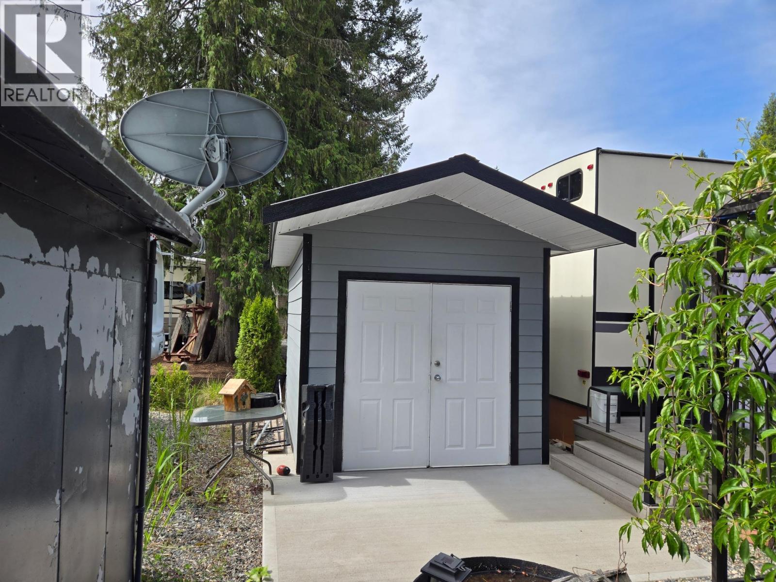 #55 3303 MABEL LAKE ROAD - 31