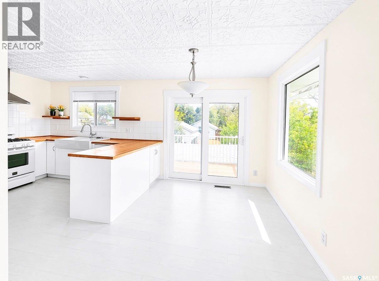 Single Family House Raised bungalow for Sale in  rd AVENUE NW Swift Current 