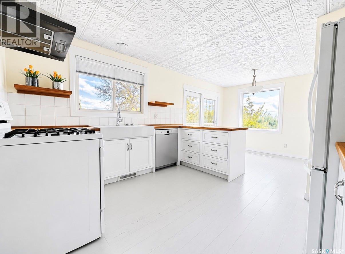 Single Family House Raised bungalow for Sale in  rd AVENUE NW Swift Current 