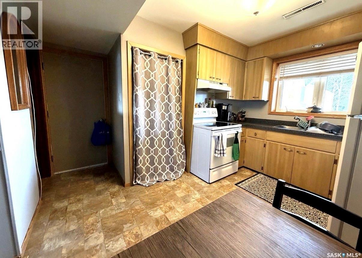Single Family House Raised bungalow for Sale in  rd AVENUE NW Swift Current 