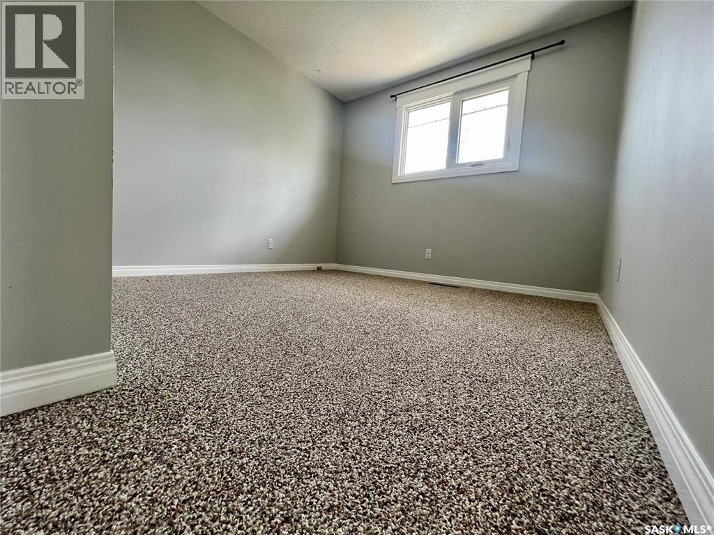 Single Family House Raised bungalow for Sale in  rd AVENUE NW Swift Current 