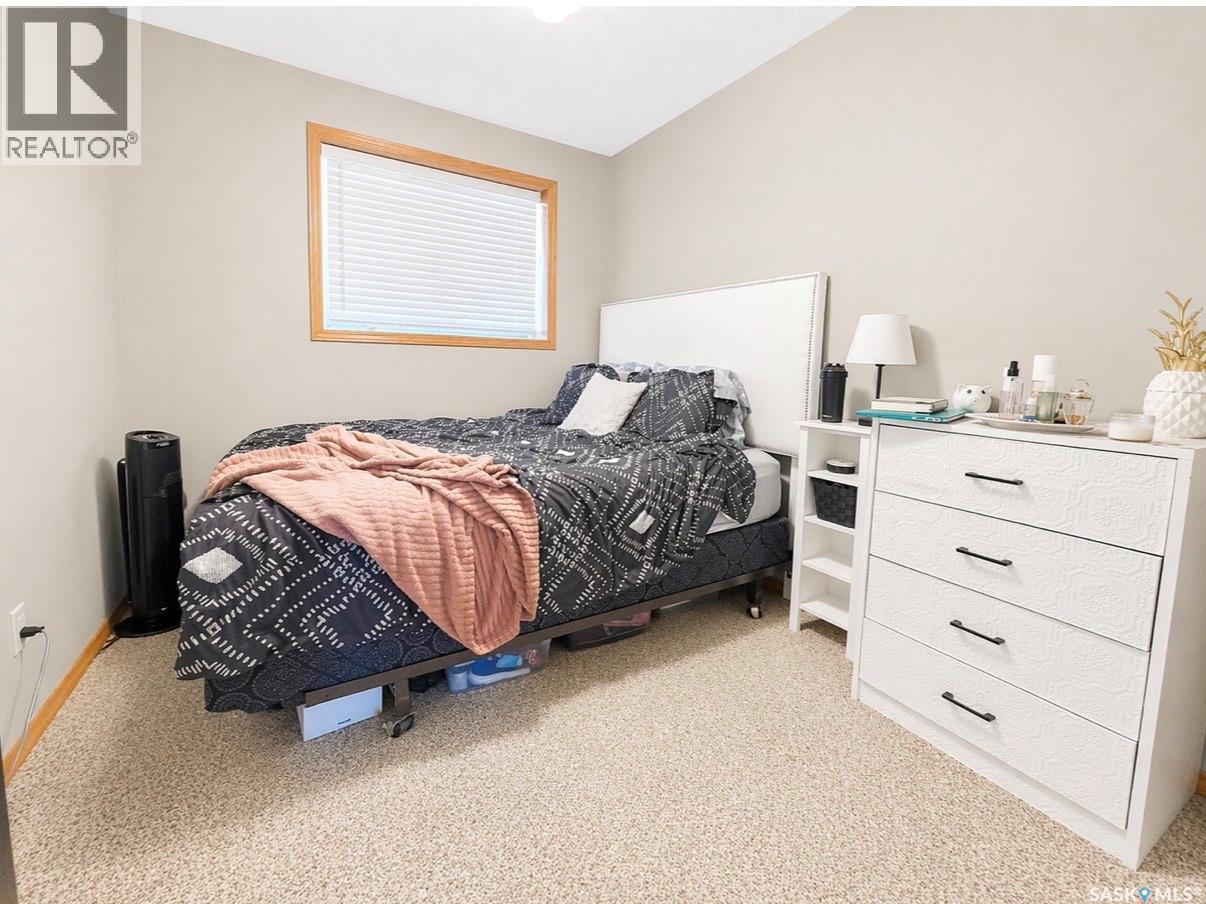 Single Family House Raised bungalow for Sale in  rd AVENUE NW Swift Current 