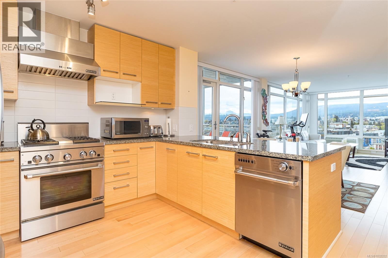 #1402 38 Front St - 1
