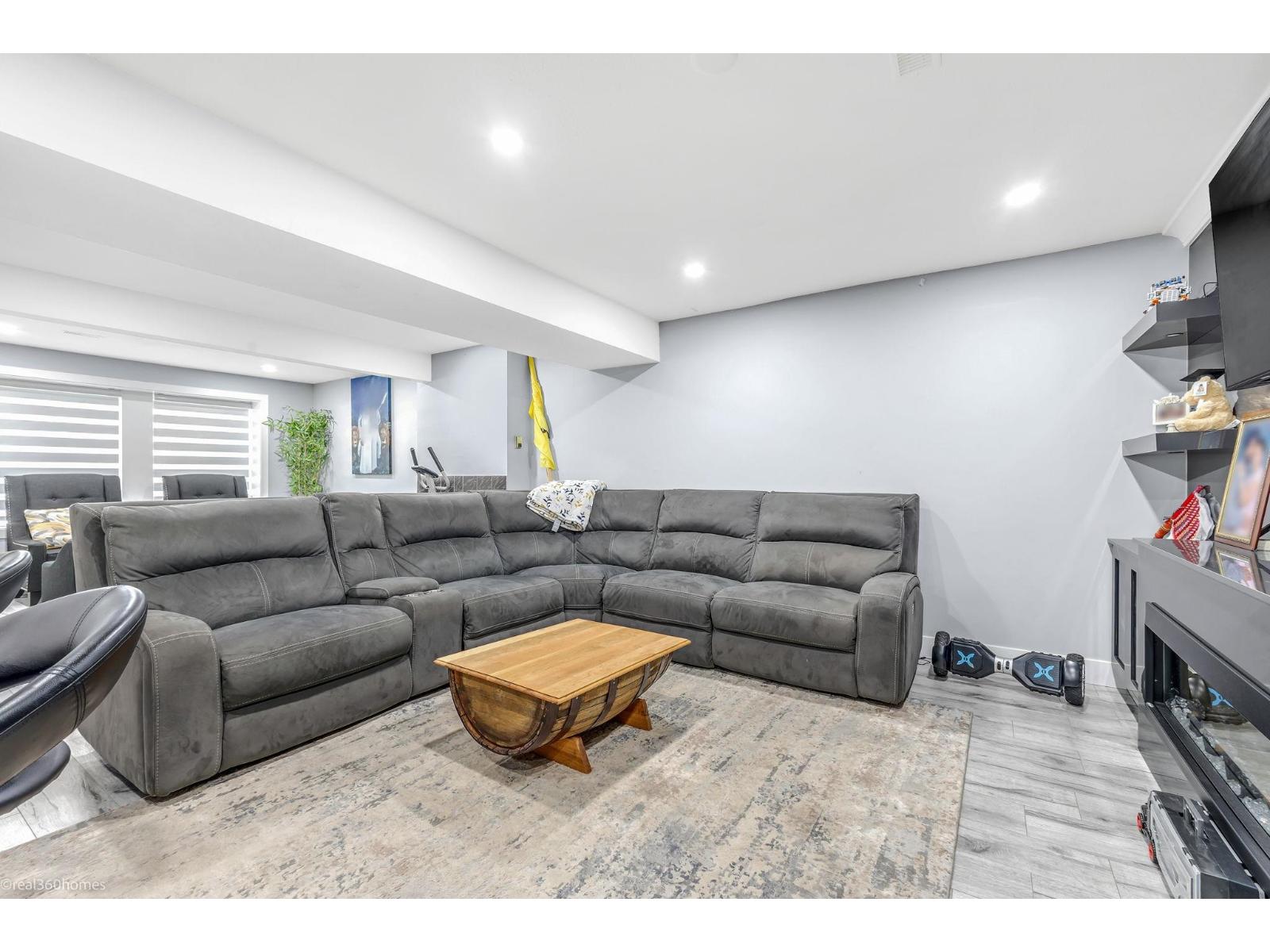 6 Bed, 4 Bath House for Sale in Abbotsford – 2952 SIDONI PLACE, Abbotsford - Image 4