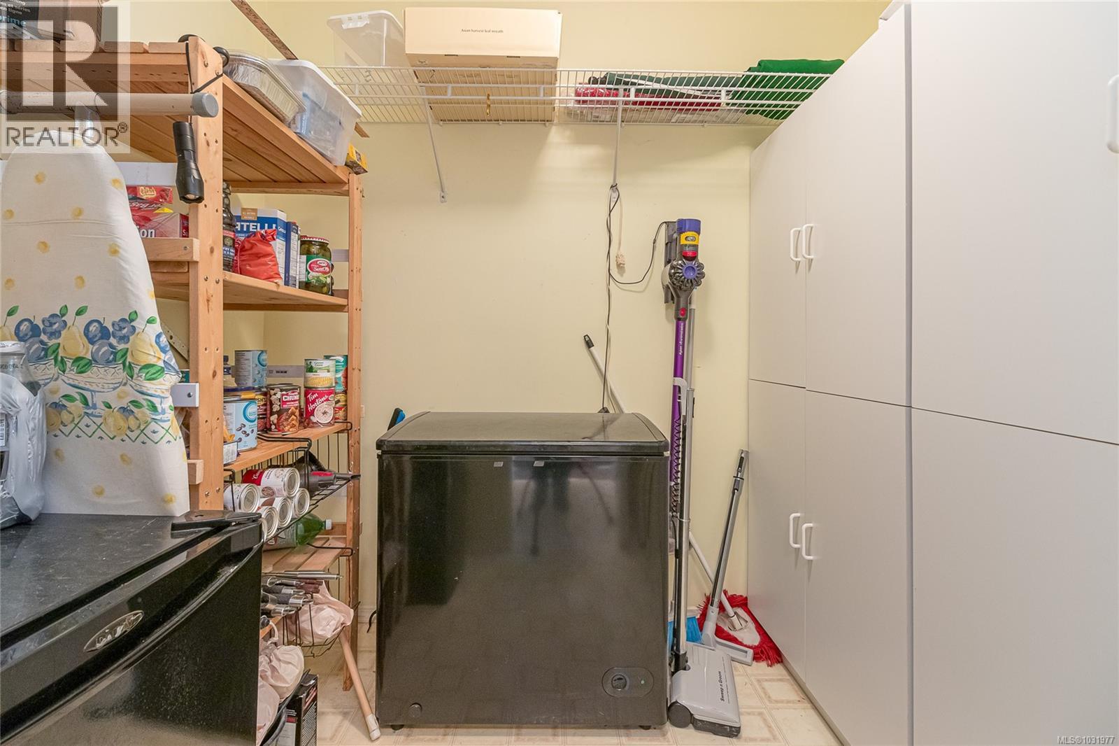 823 Lakes Blvd - 41
