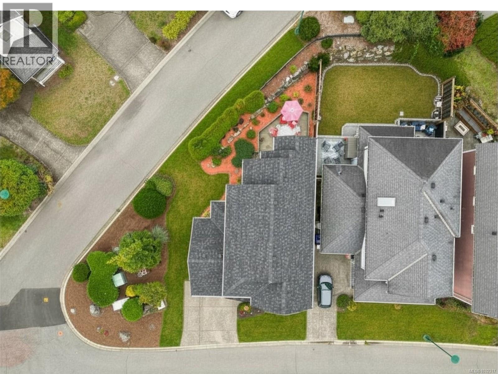 8 NEWSTEAD CRES - 29