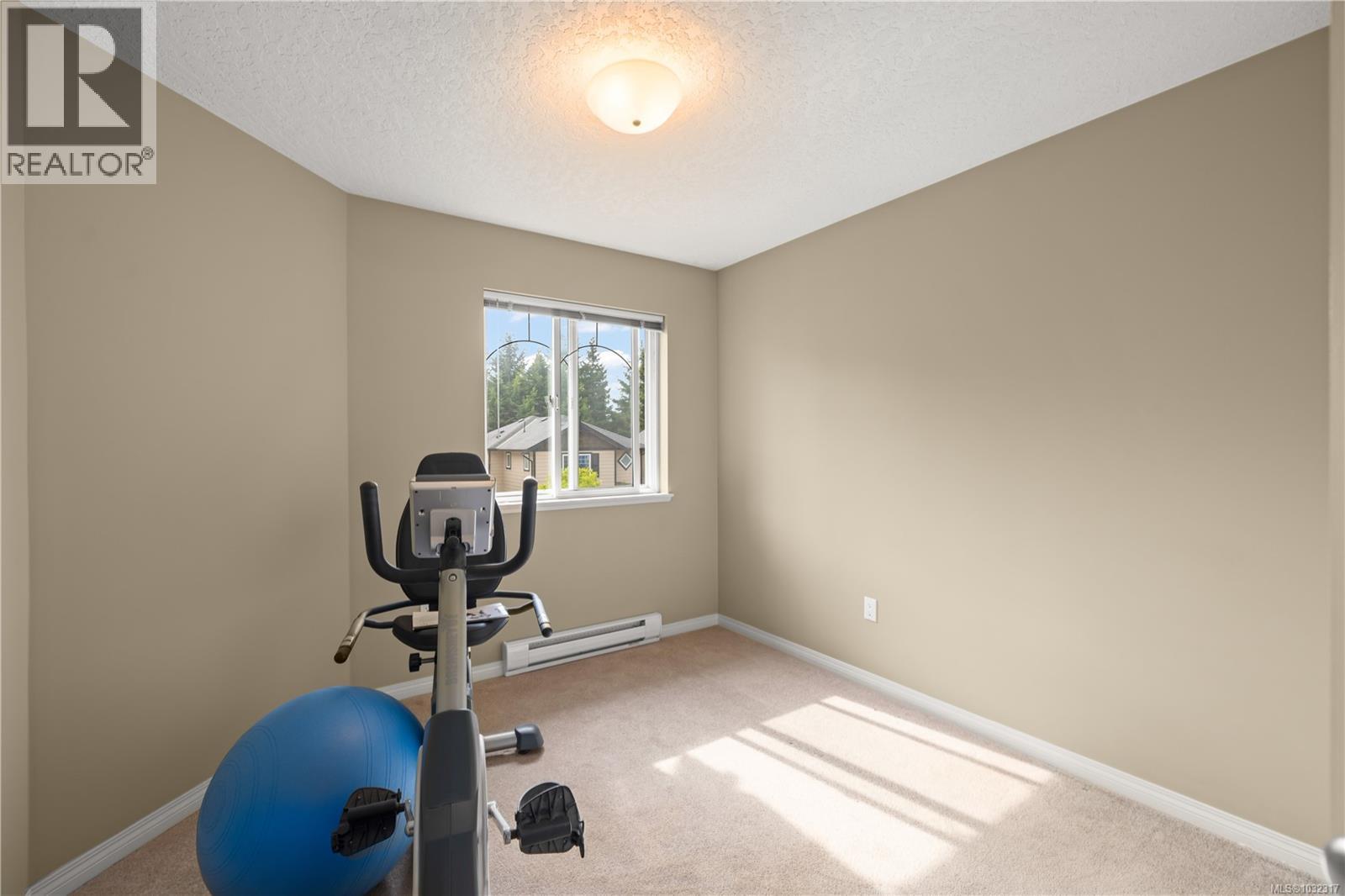 8 NEWSTEAD CRES - 19