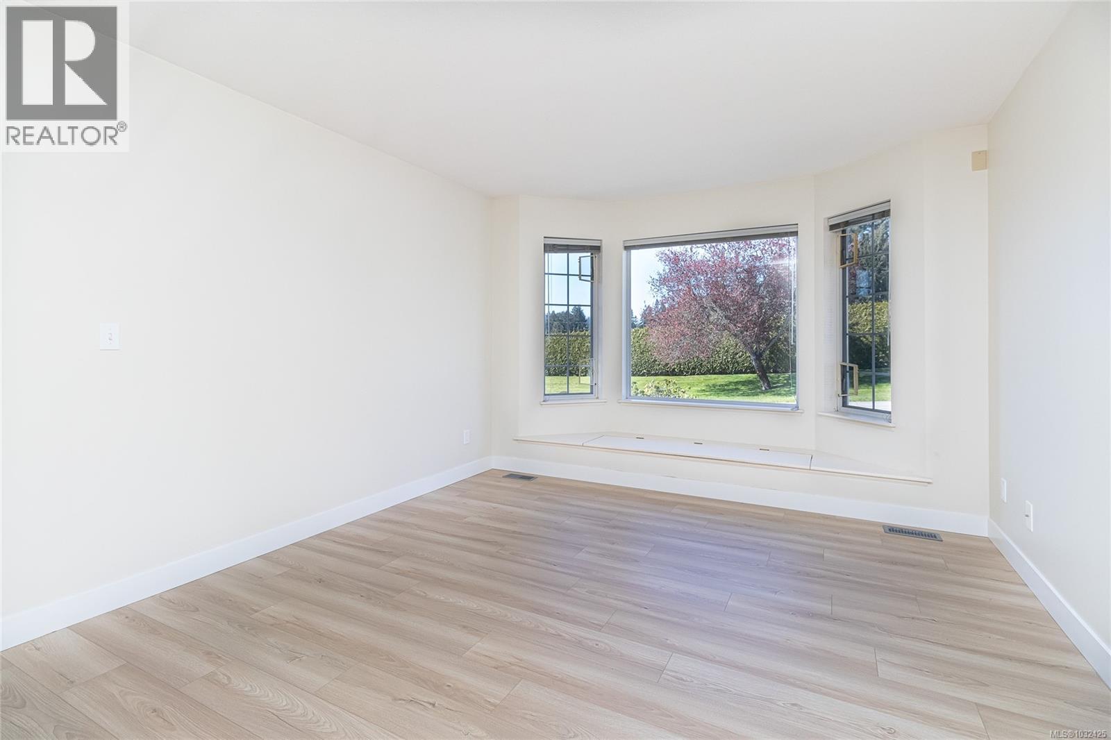 3720 ARBUTUS DR N - 12