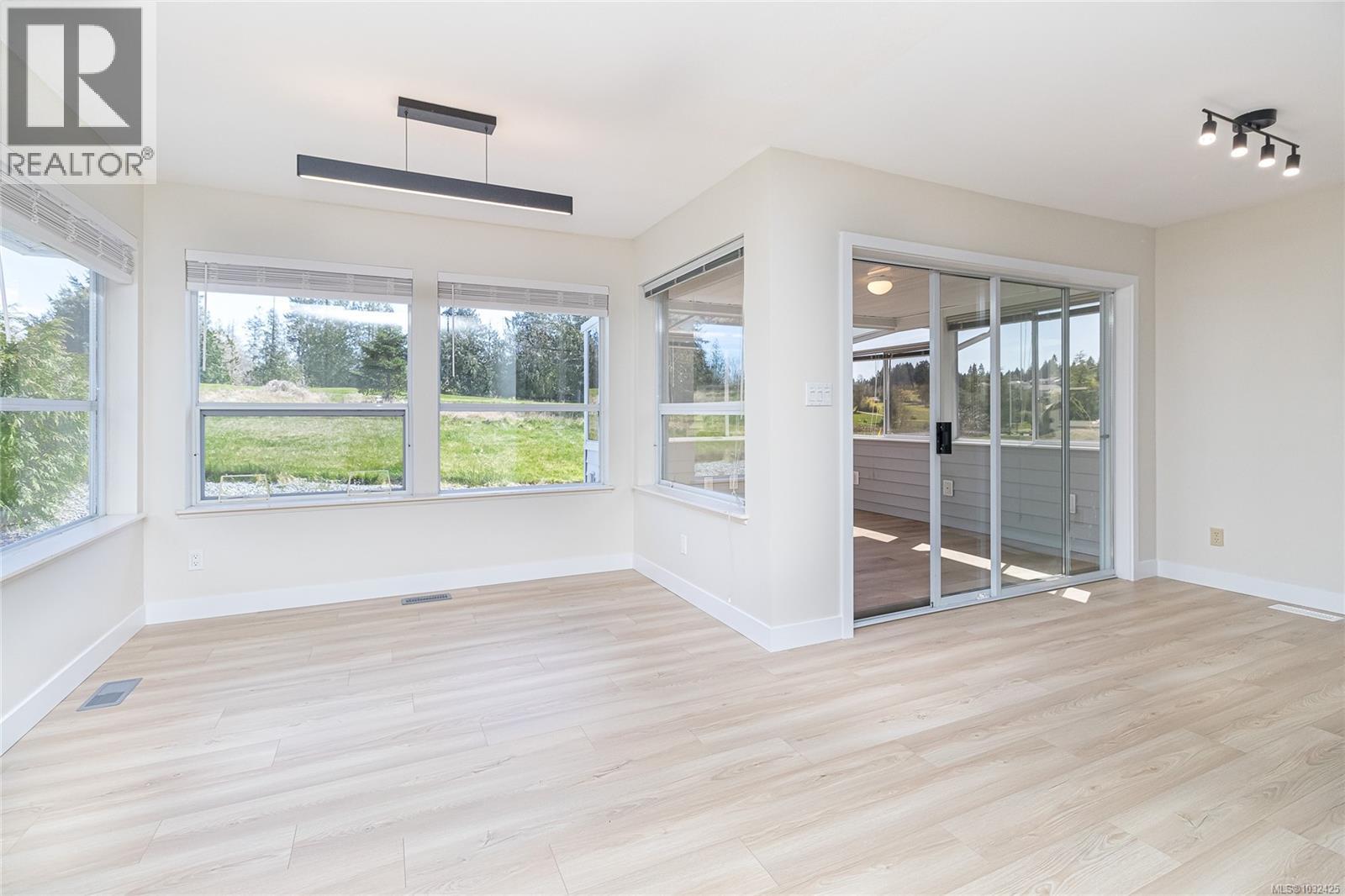 3720 ARBUTUS DR N - 14