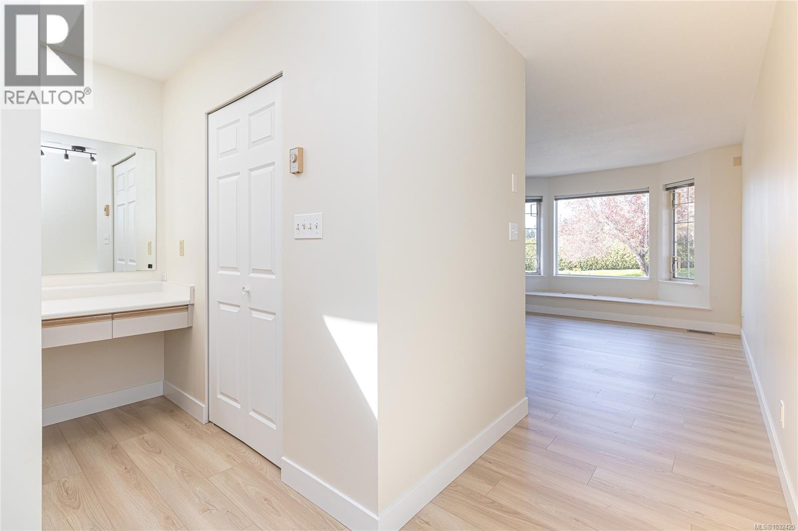 3720 ARBUTUS DR N - 16